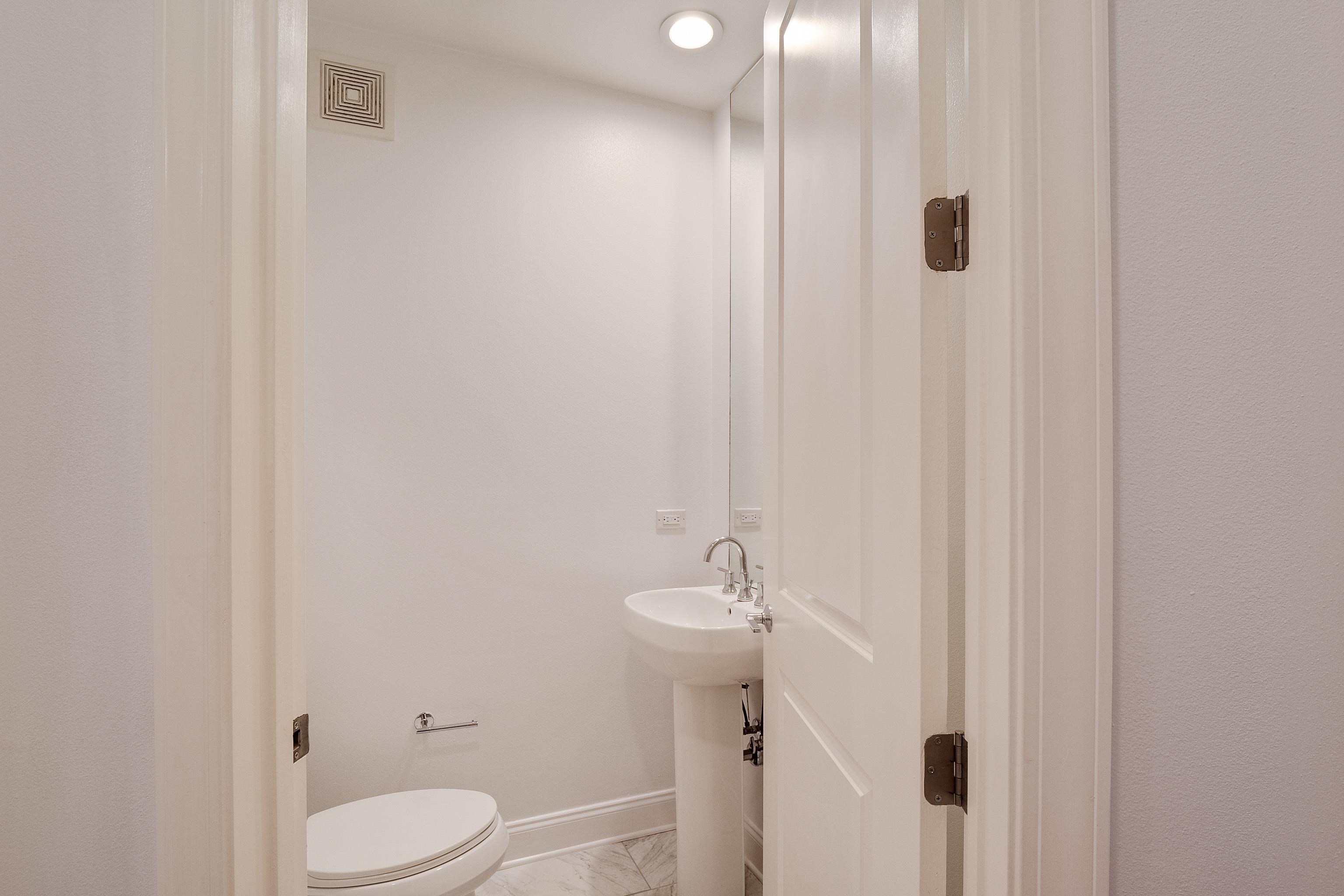 717 RIVERSIDE DR Unit: 909