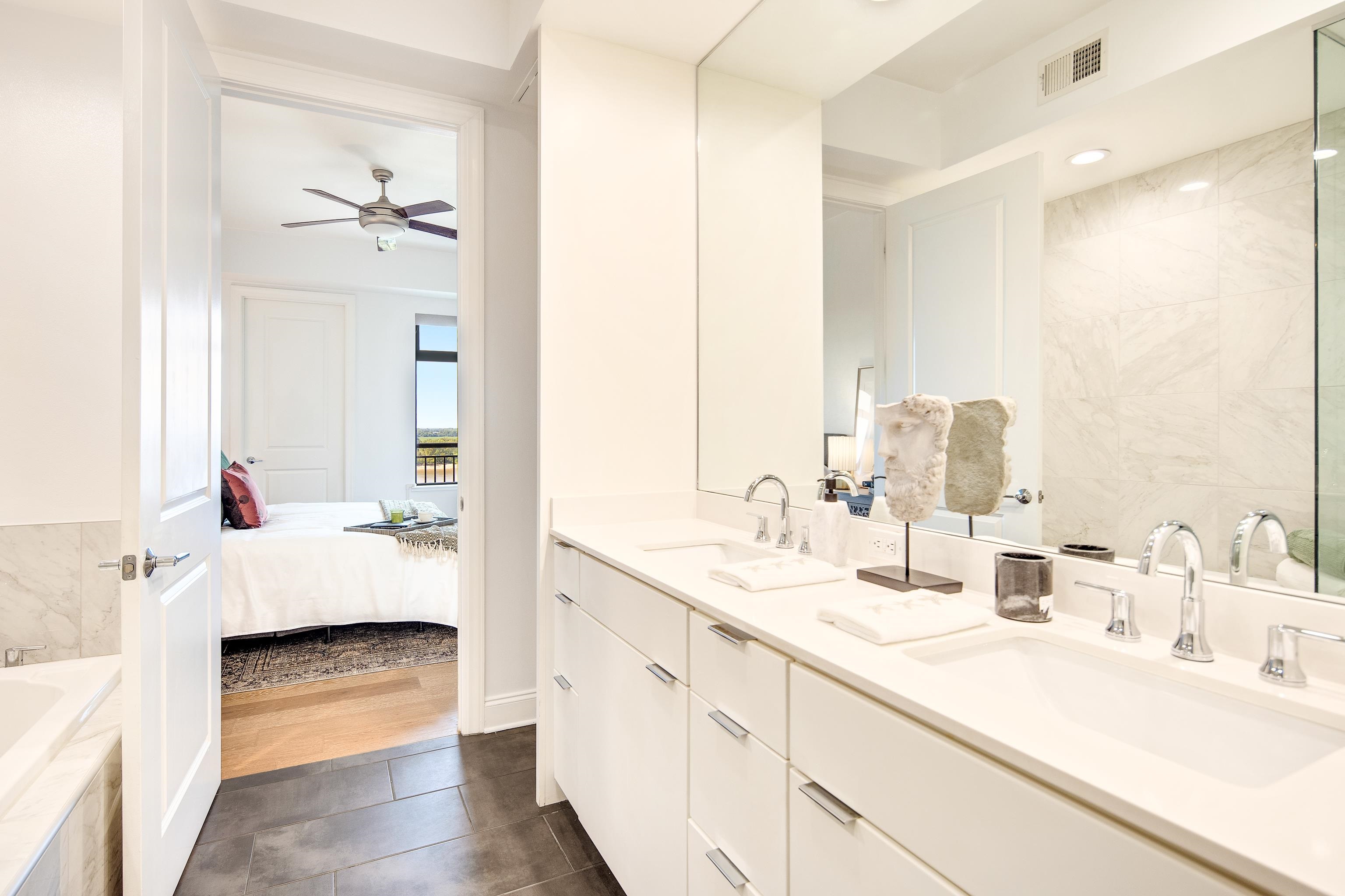 717 RIVERSIDE DR Unit: 909