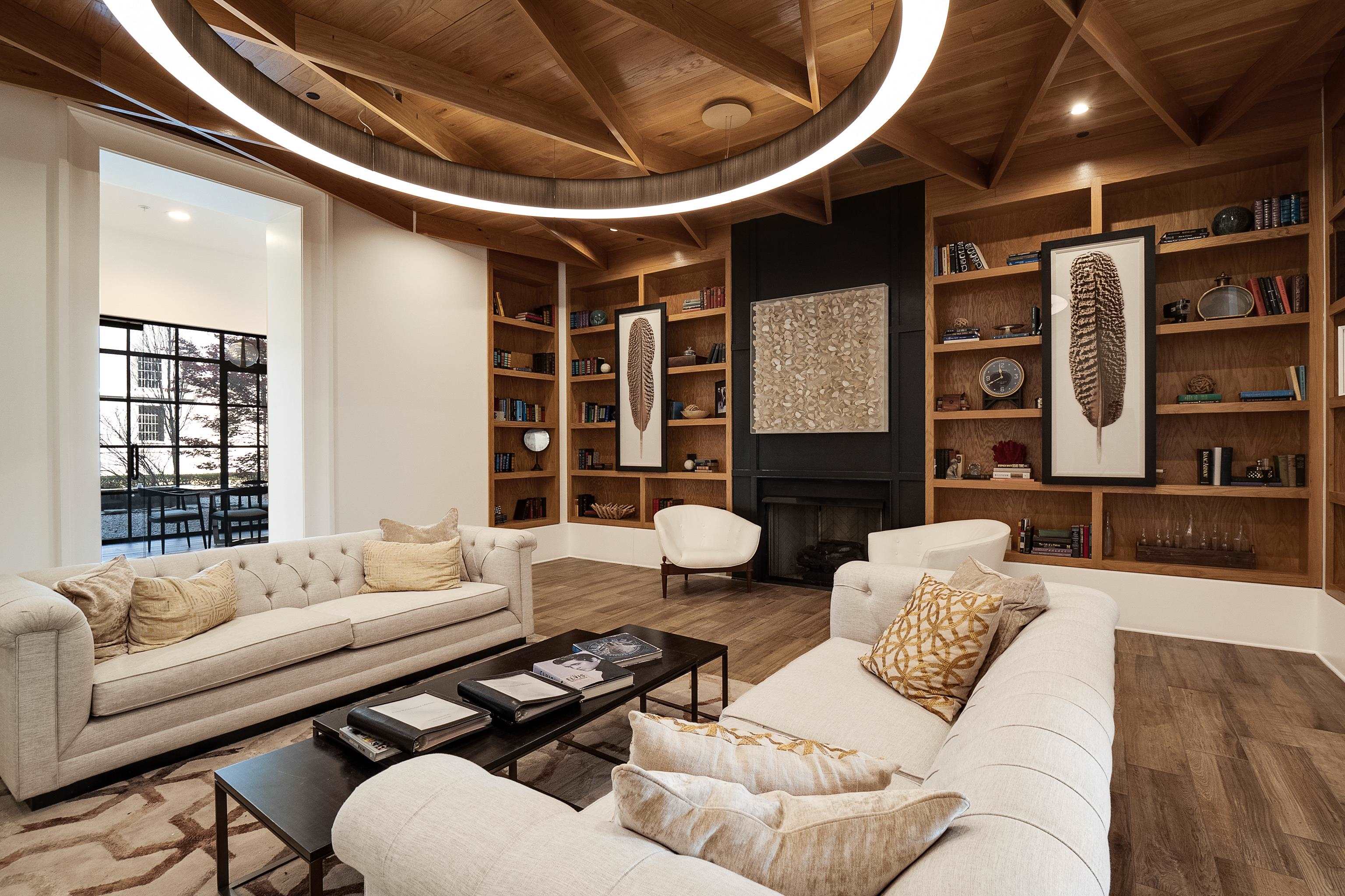 717 RIVERSIDE DR Unit: 909