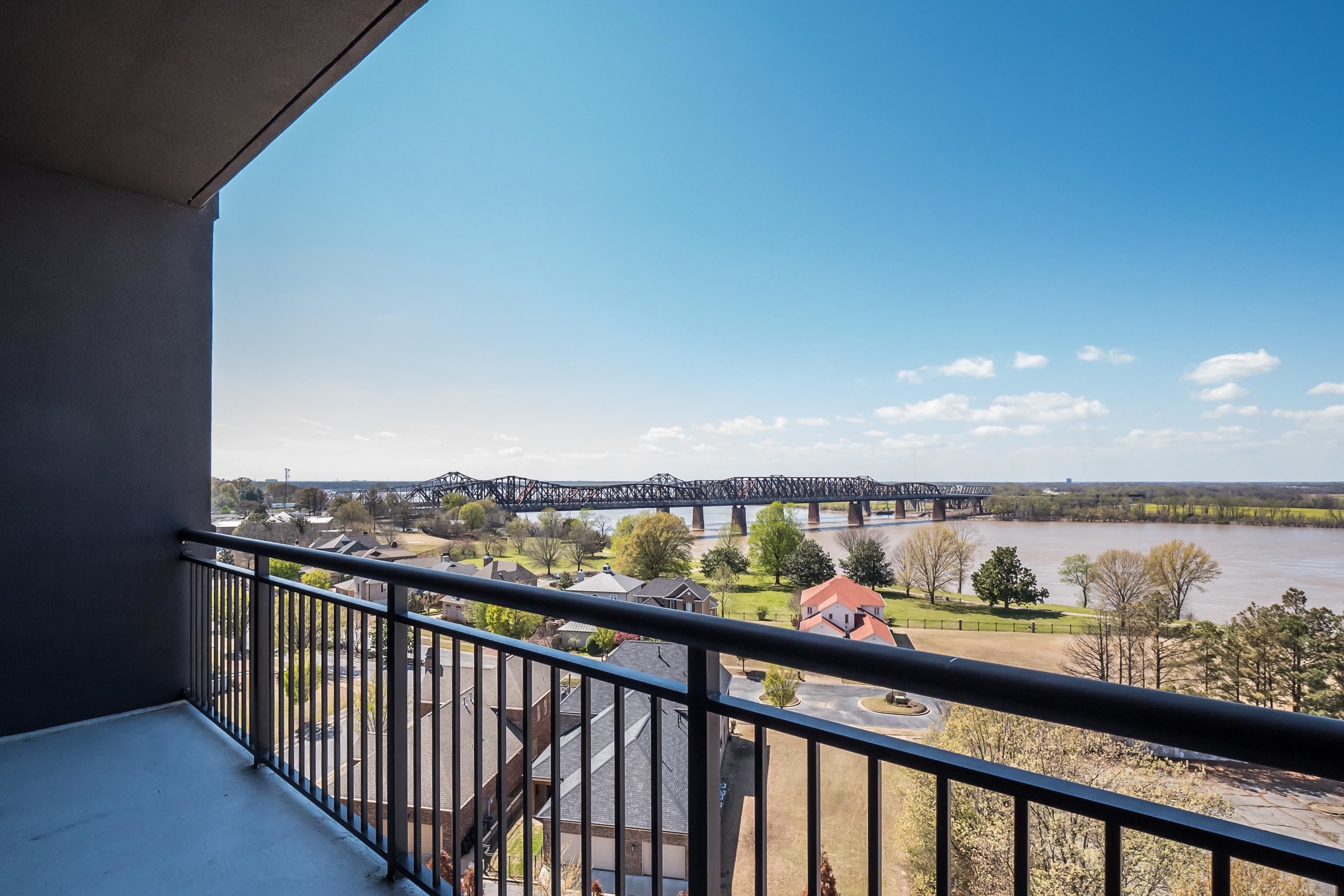 717 RIVERSIDE DR Unit: 909