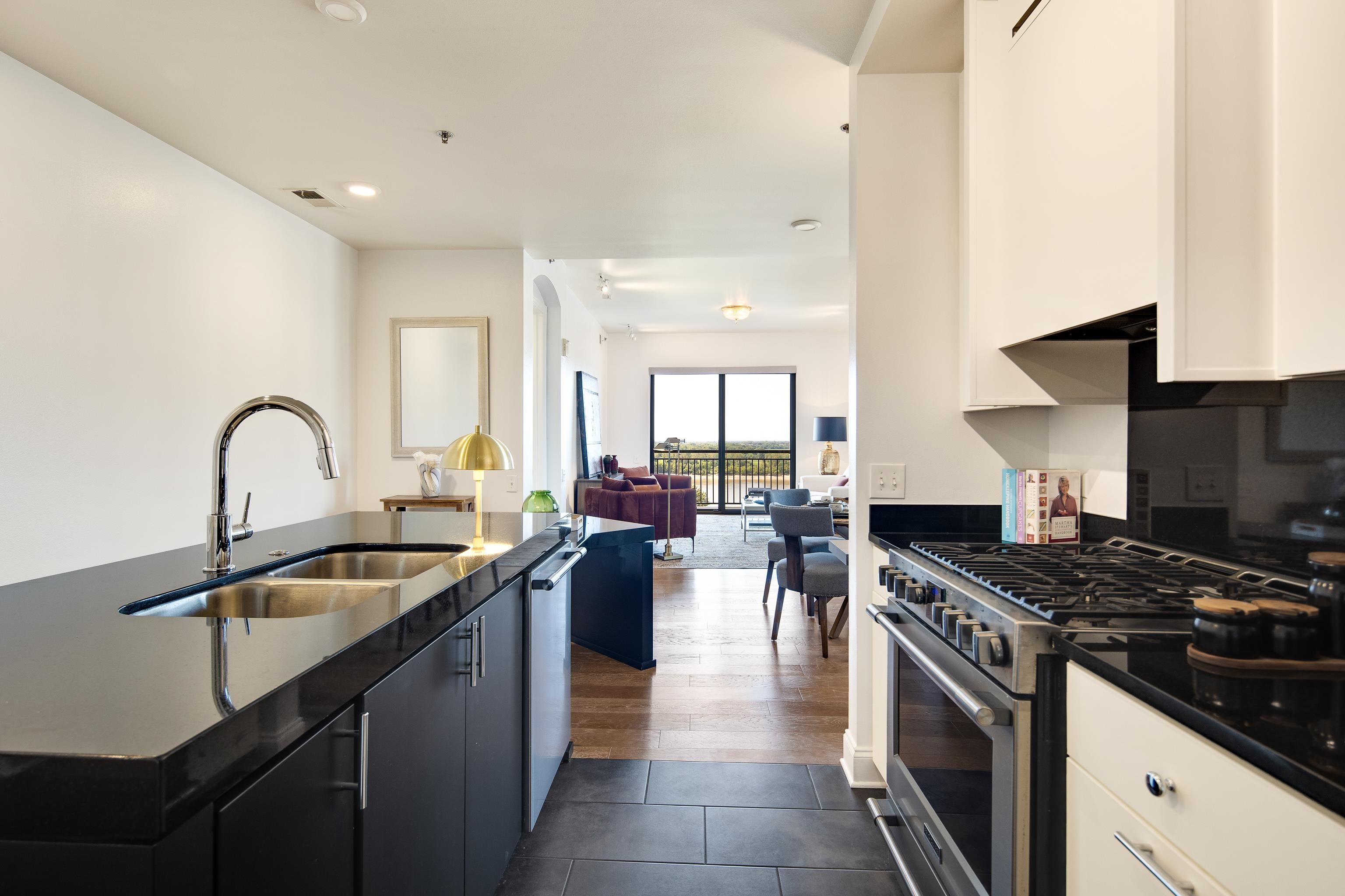 717 RIVERSIDE DR Unit: 909