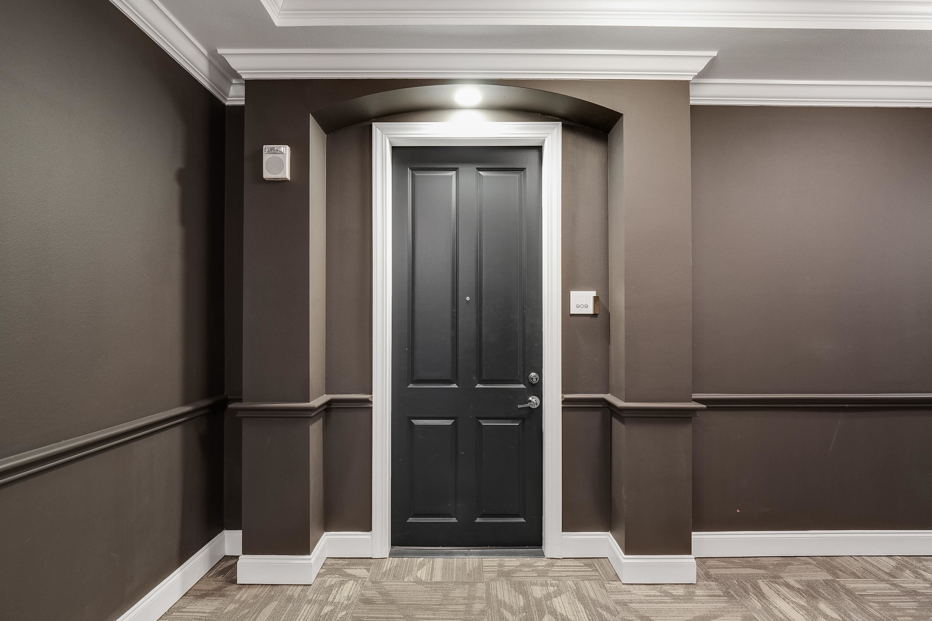 717 RIVERSIDE DR Unit: 909