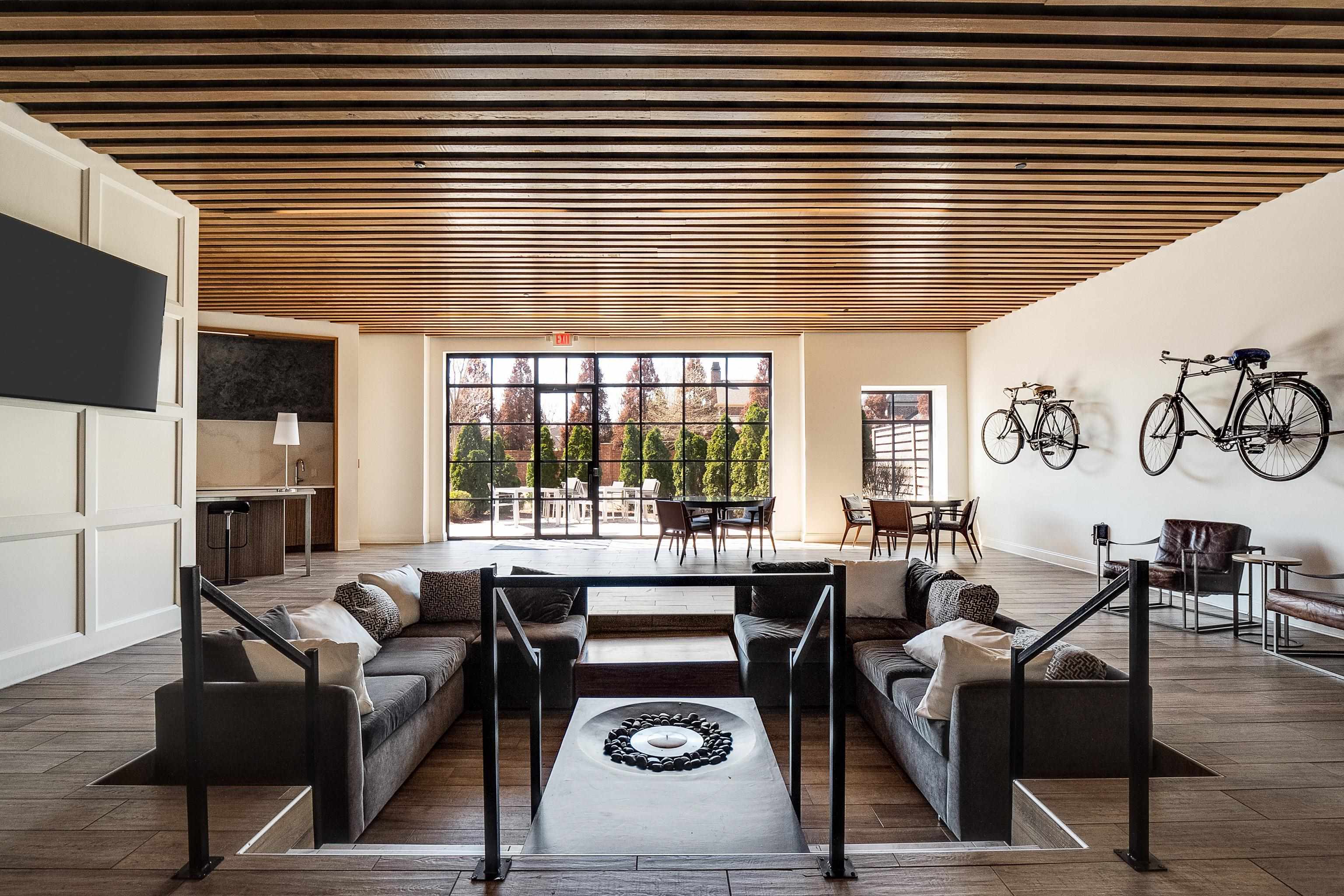 717 RIVERSIDE DR Unit: 909