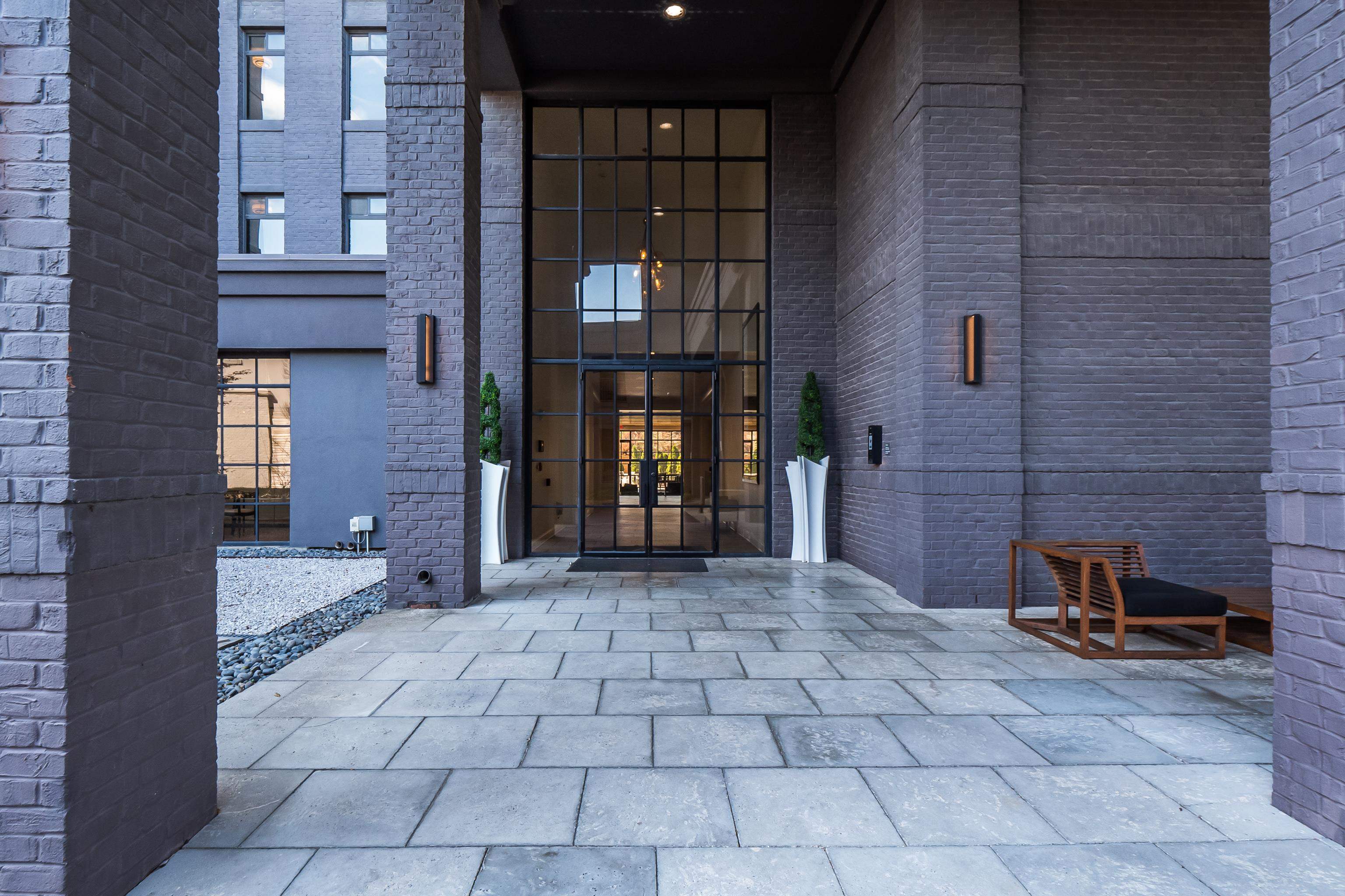 717 RIVERSIDE DR Unit: 909