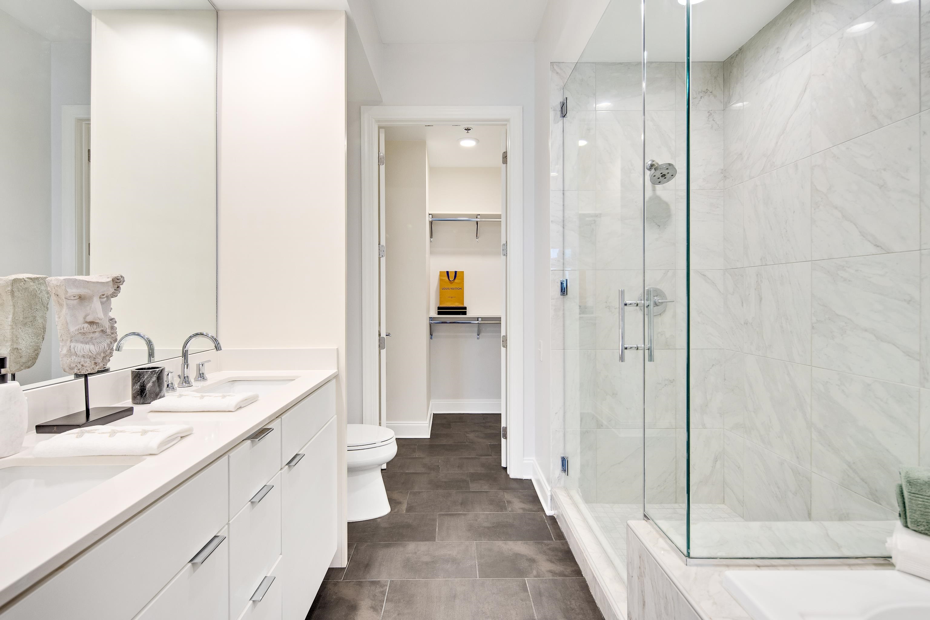 717 RIVERSIDE DR Unit: 909