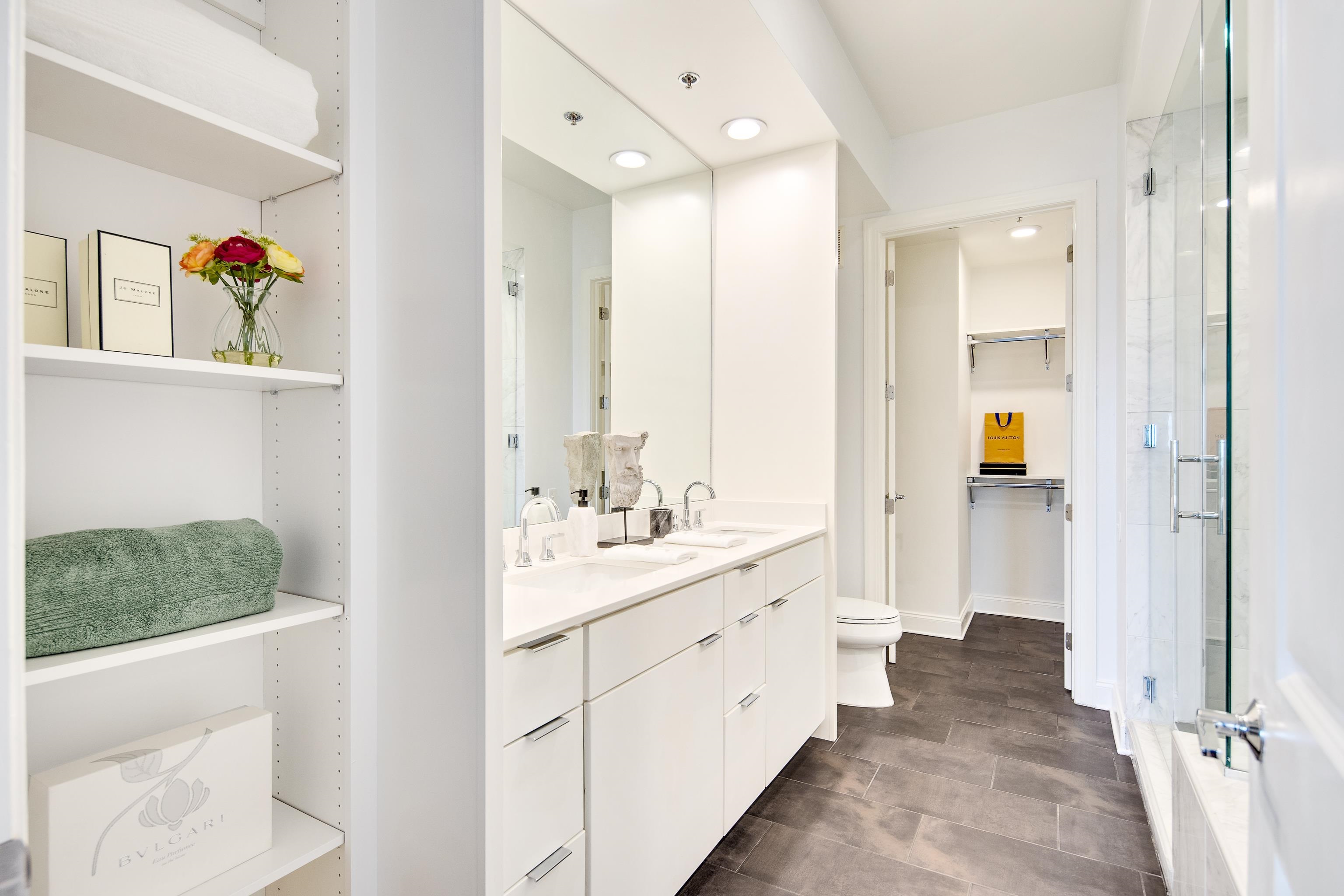 717 RIVERSIDE DR Unit: 909