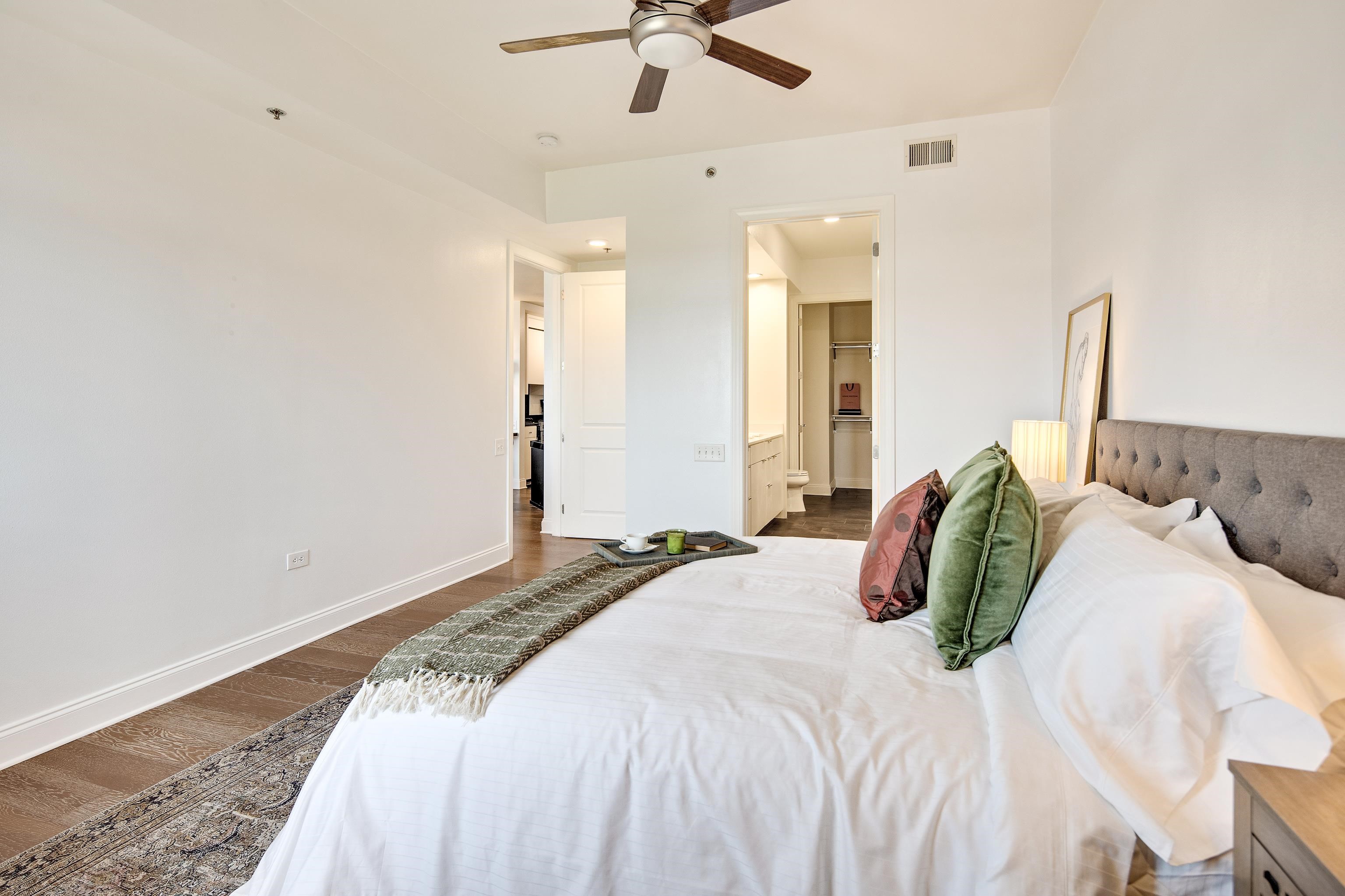 717 RIVERSIDE DR Unit: 909