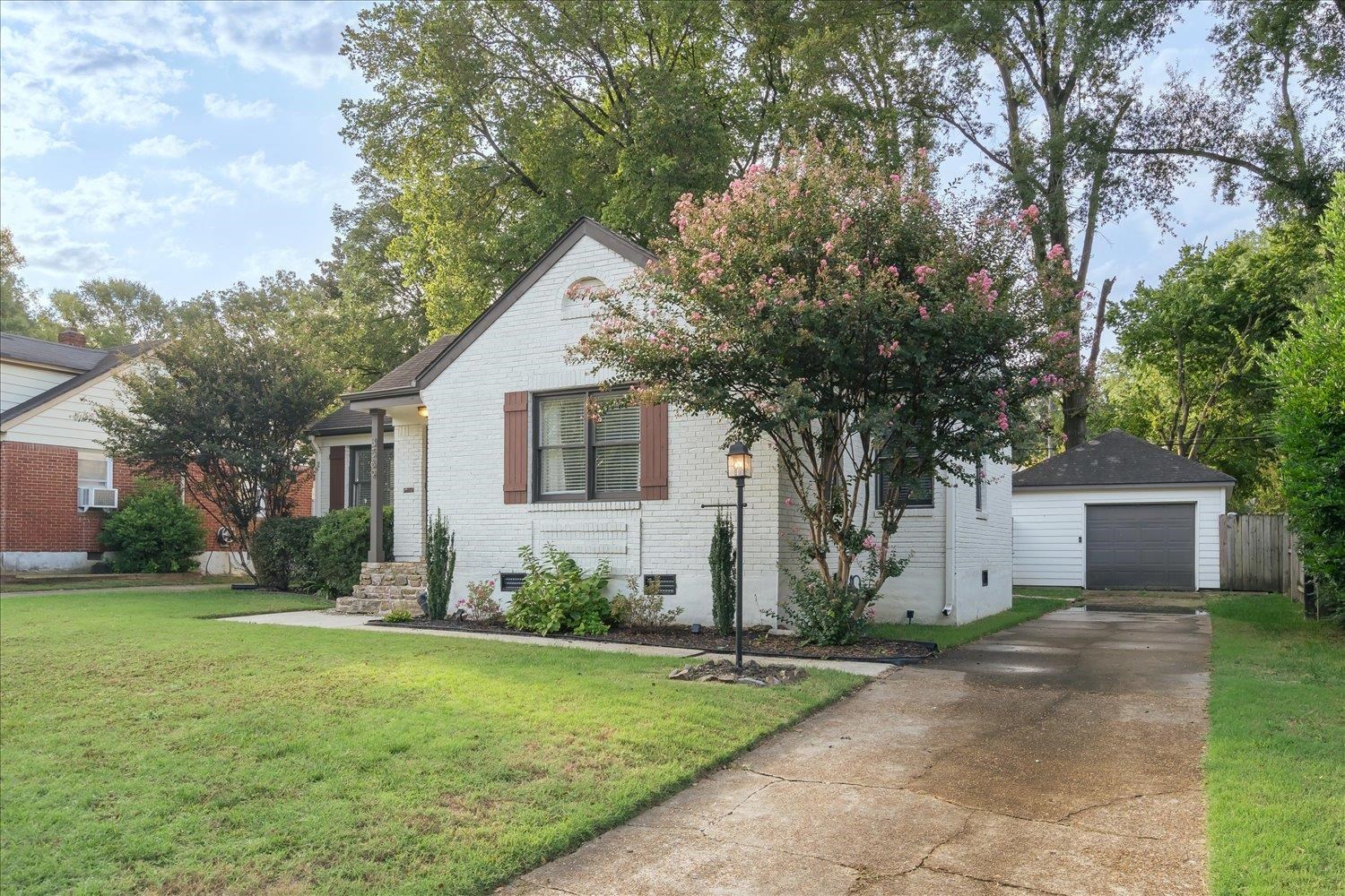 3569 AURORA CIR
