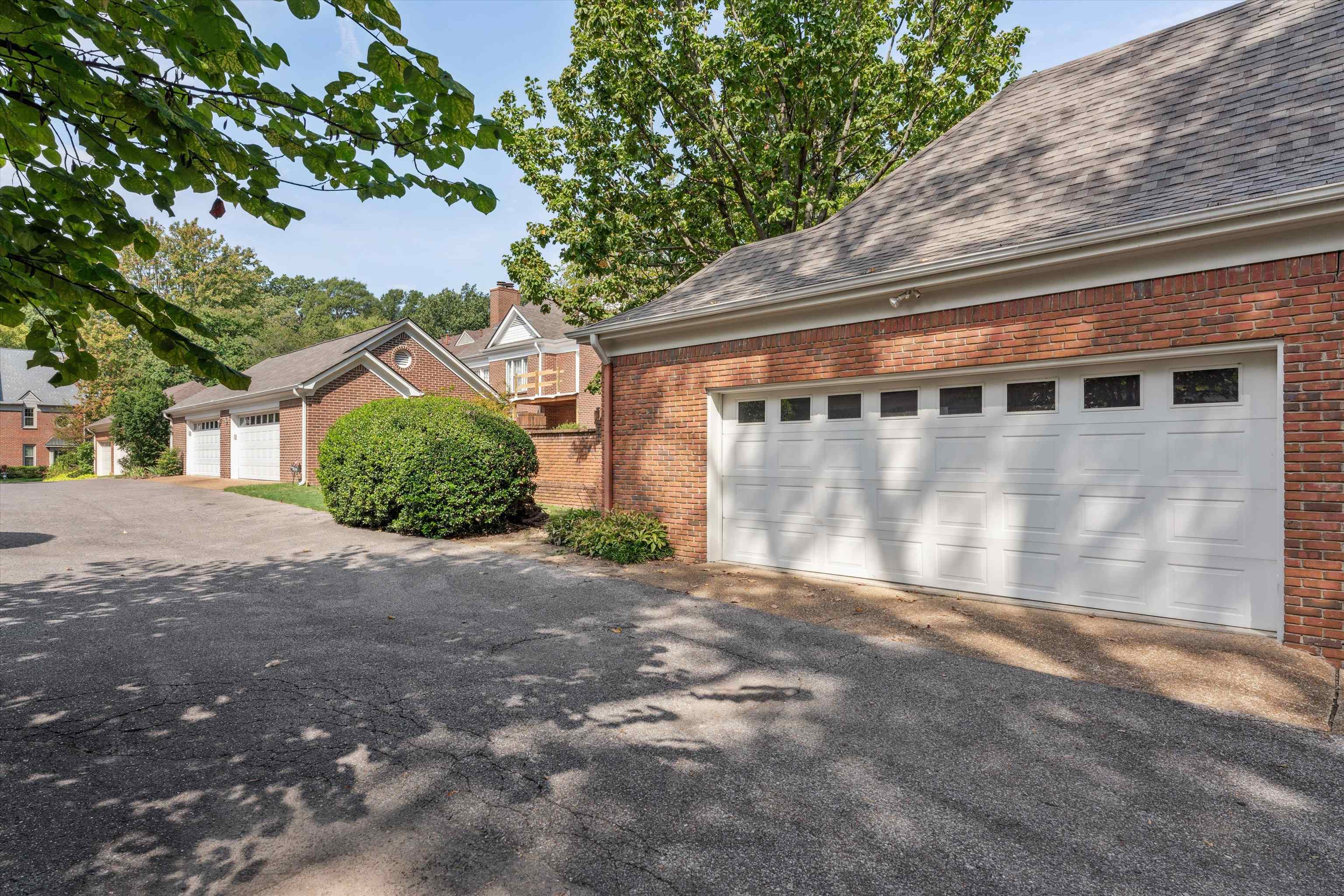 226 WINDOVER GROVE DR