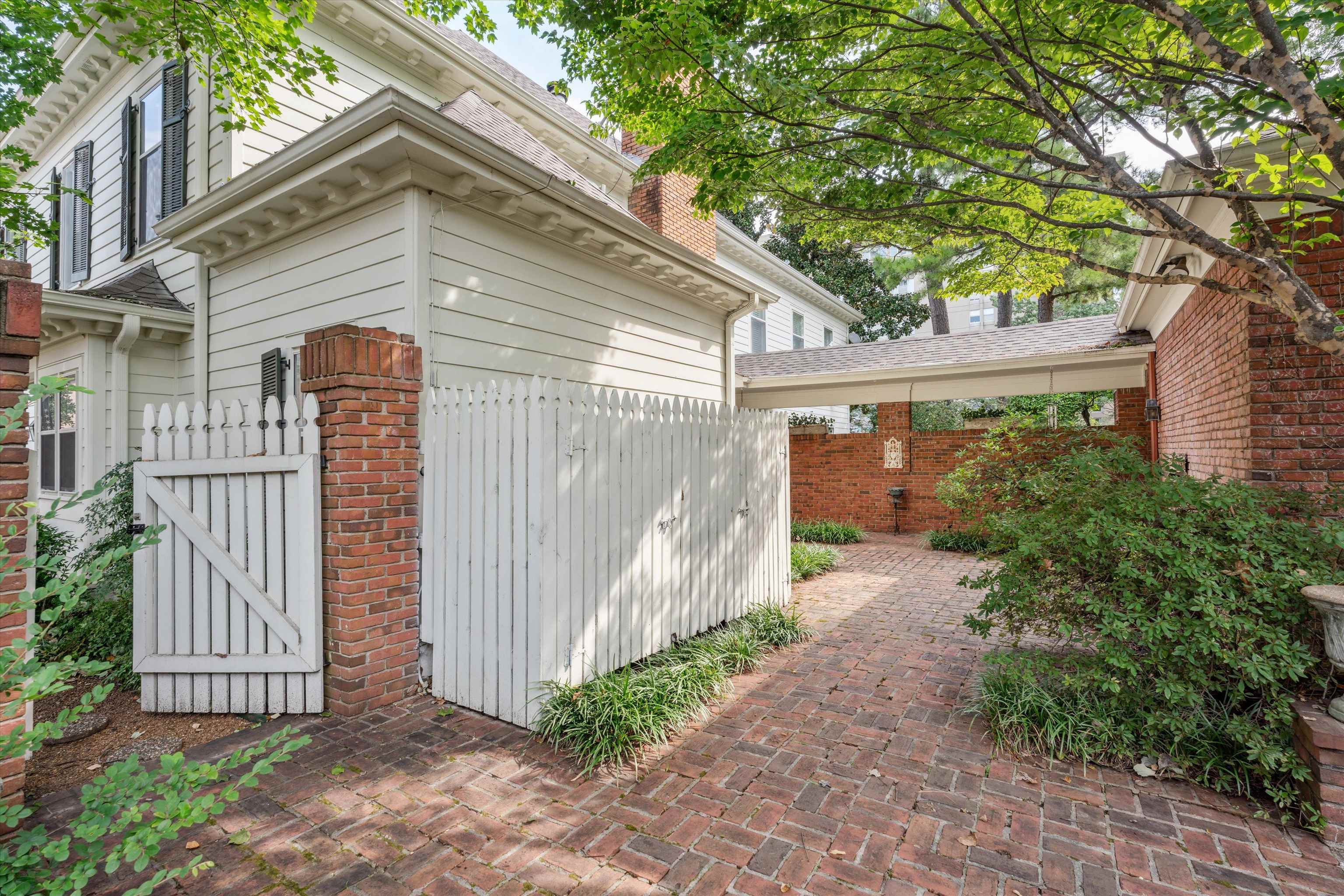 226 WINDOVER GROVE DR