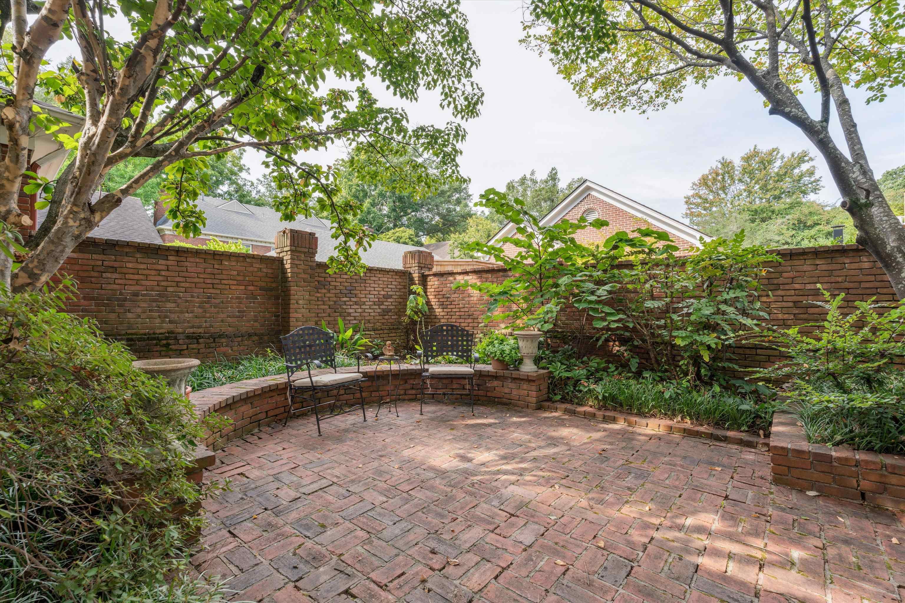 226 WINDOVER GROVE DR