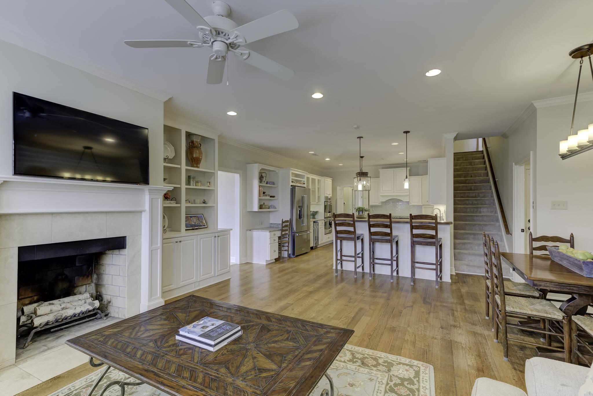 7076 MAY WOODS LN