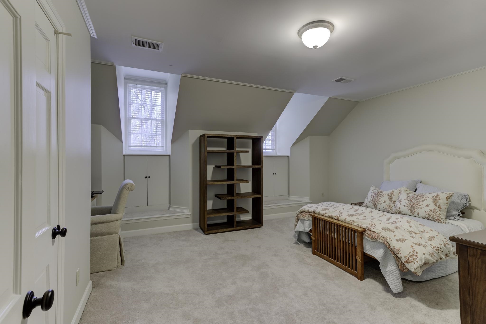 7076 MAY WOODS LN