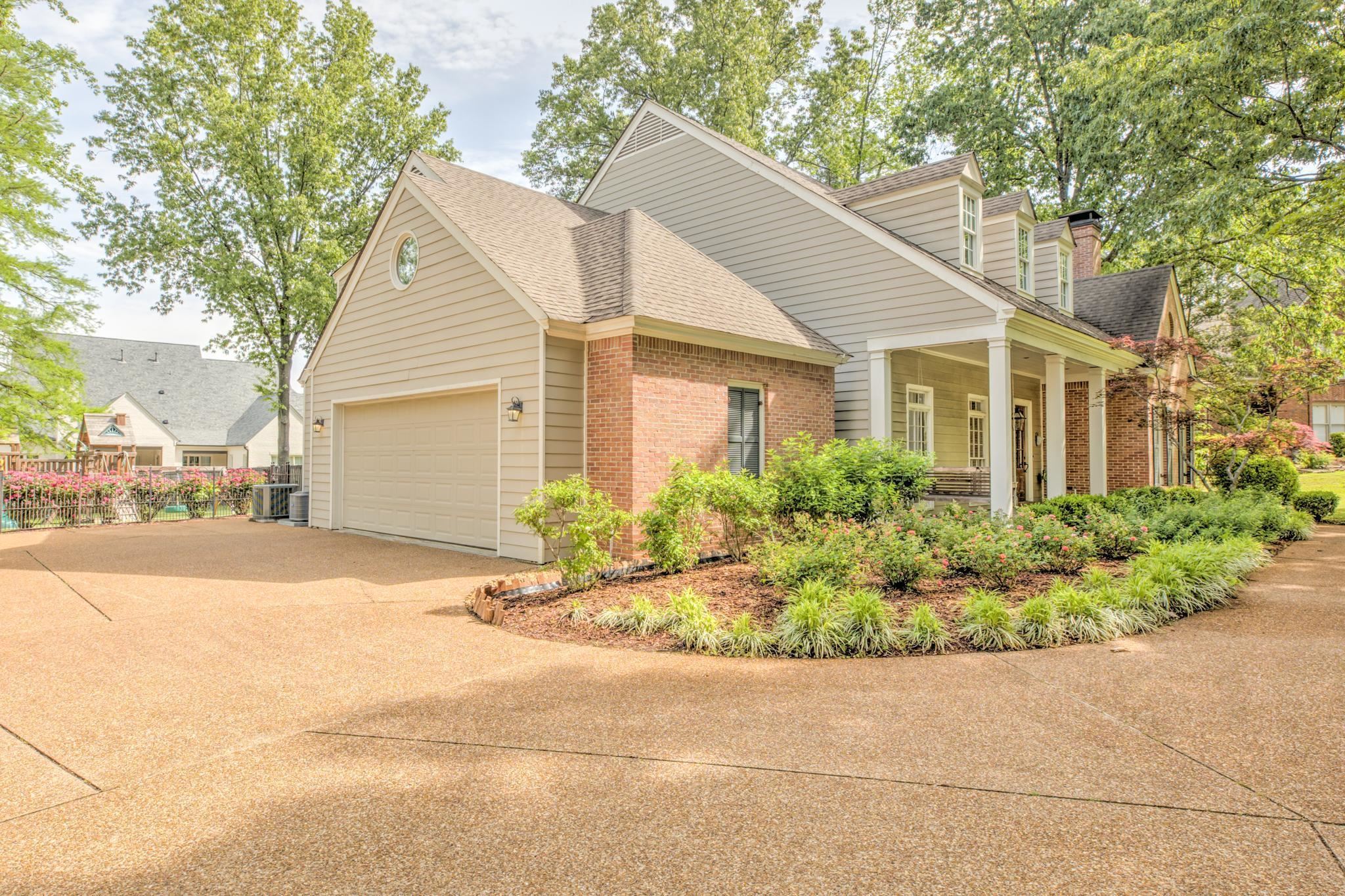 7076 MAY WOODS LN