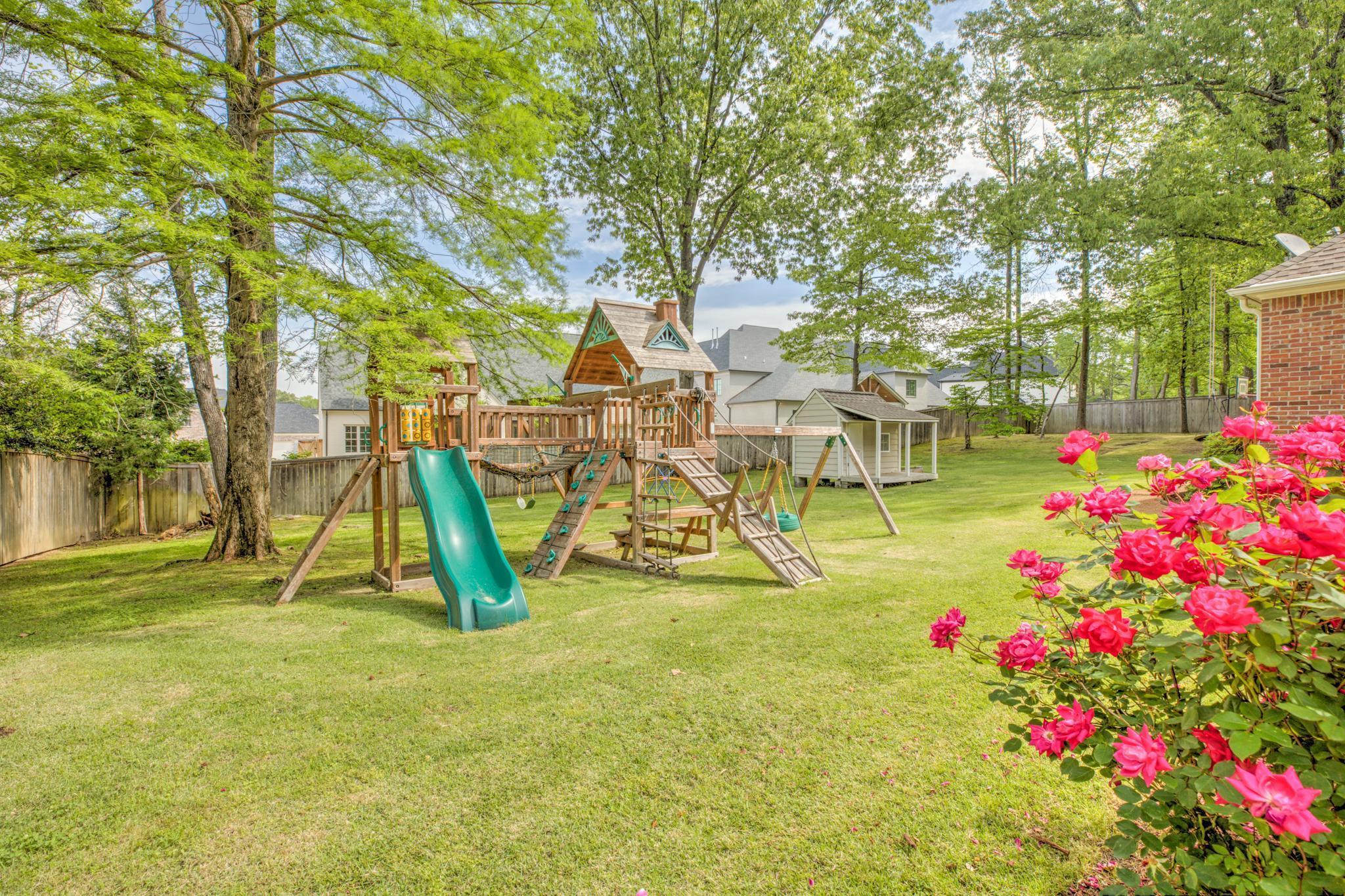 7076 MAY WOODS LN