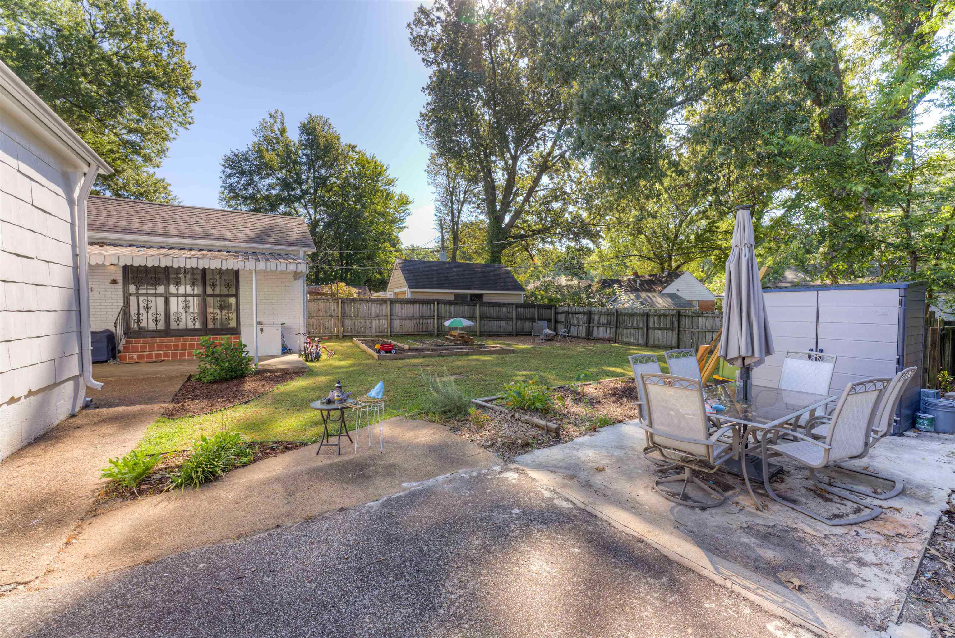 2761 IROQUOIS RD