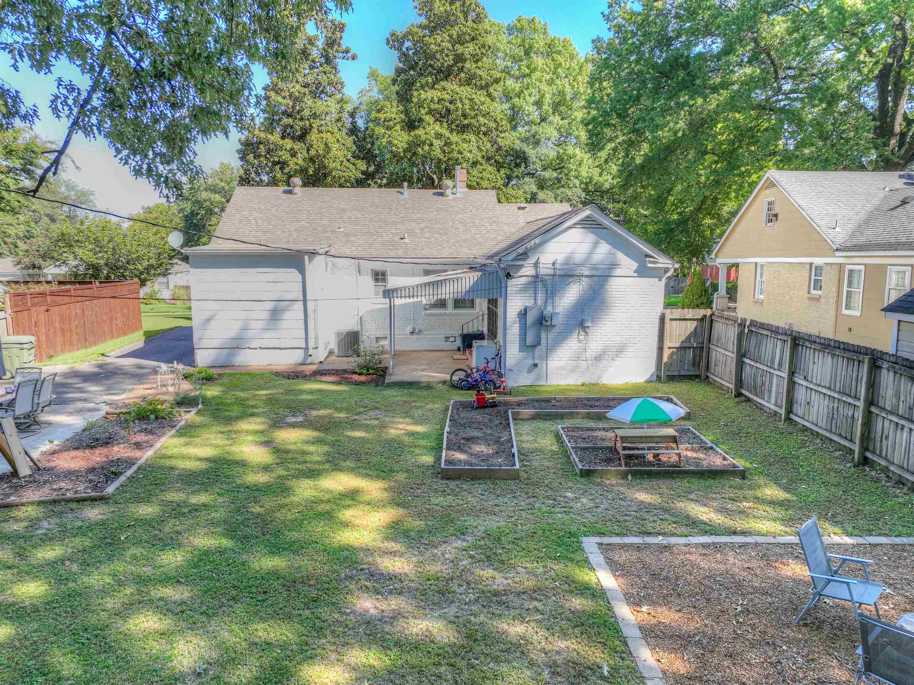 2761 IROQUOIS RD