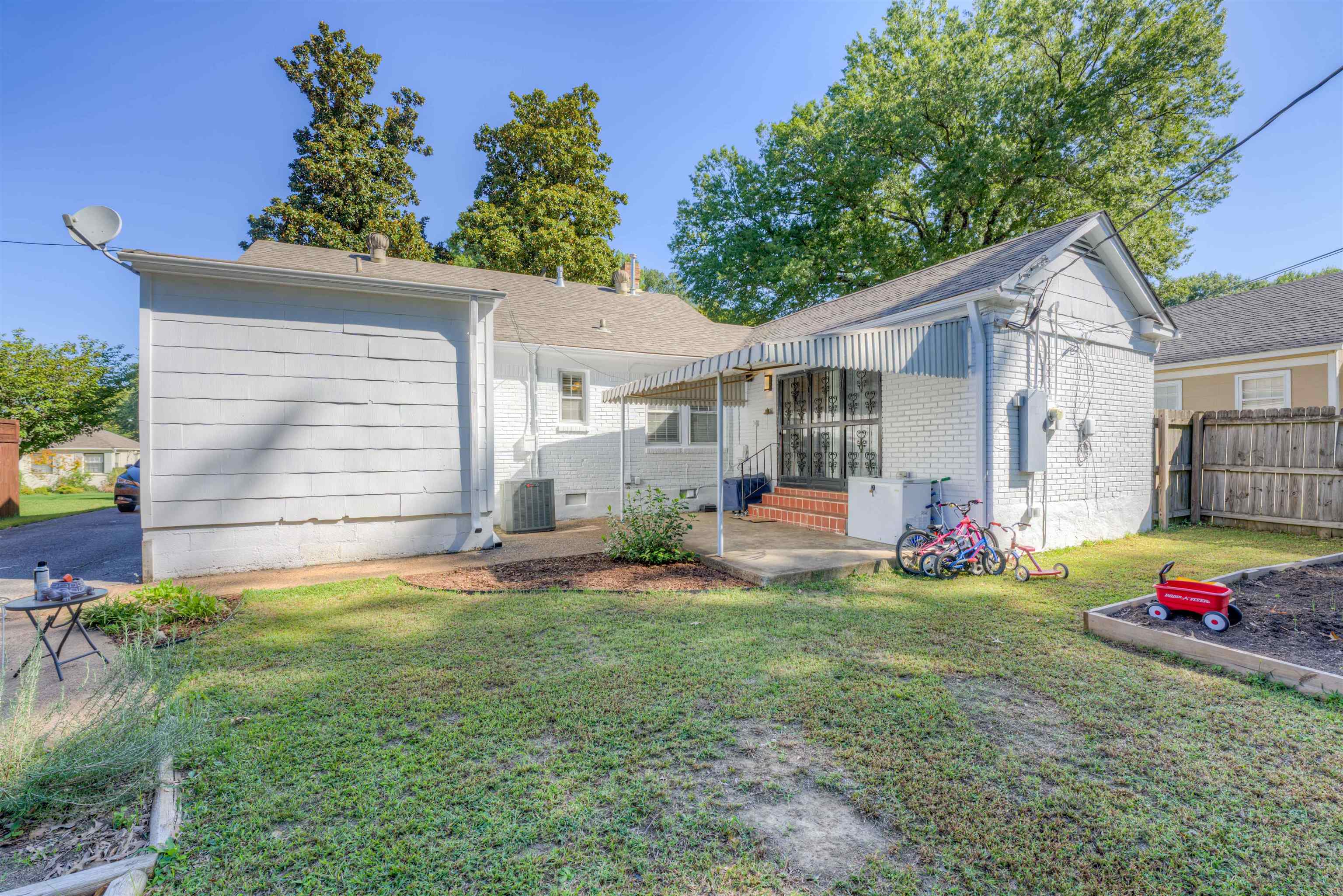 2761 IROQUOIS RD