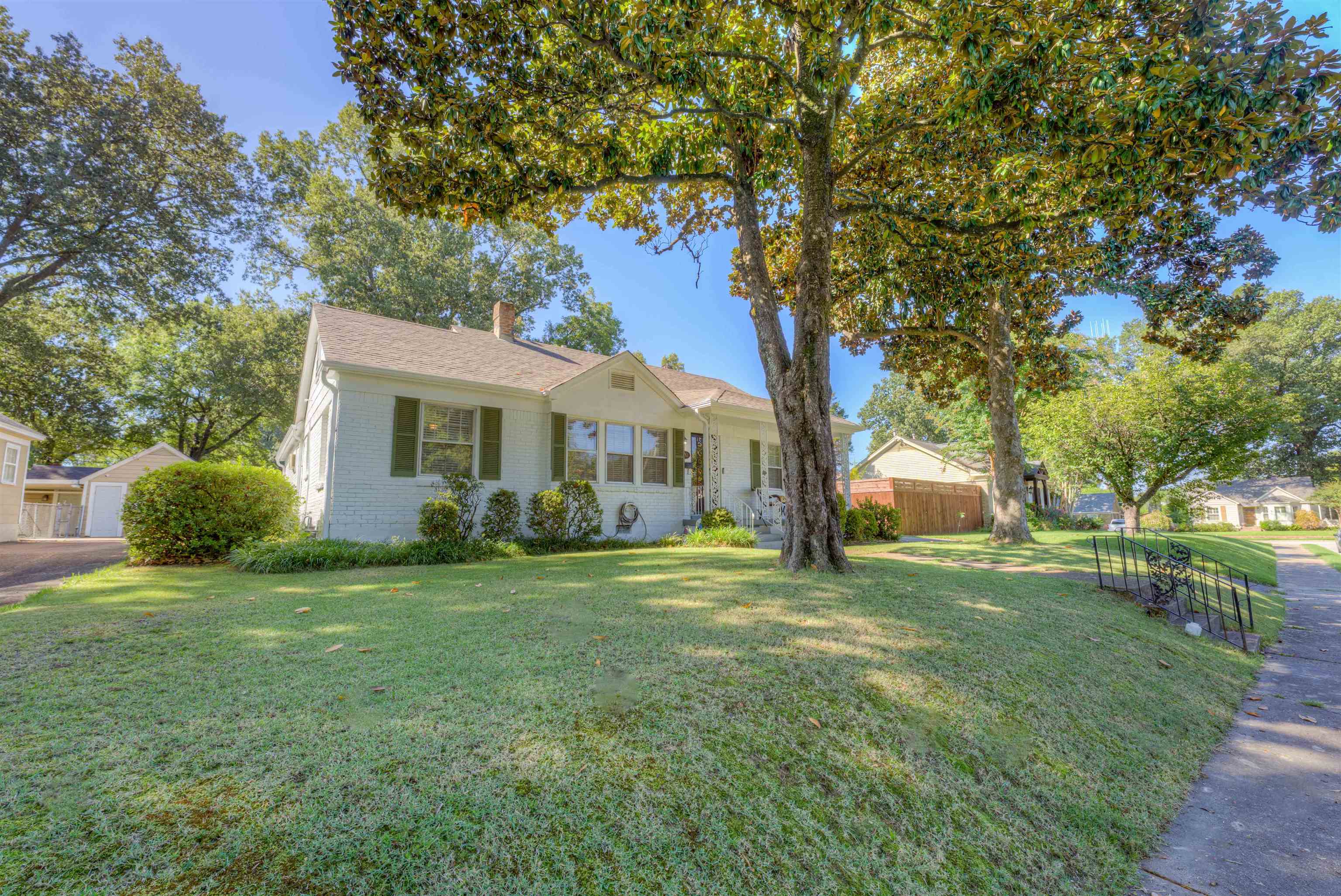 2761 IROQUOIS RD