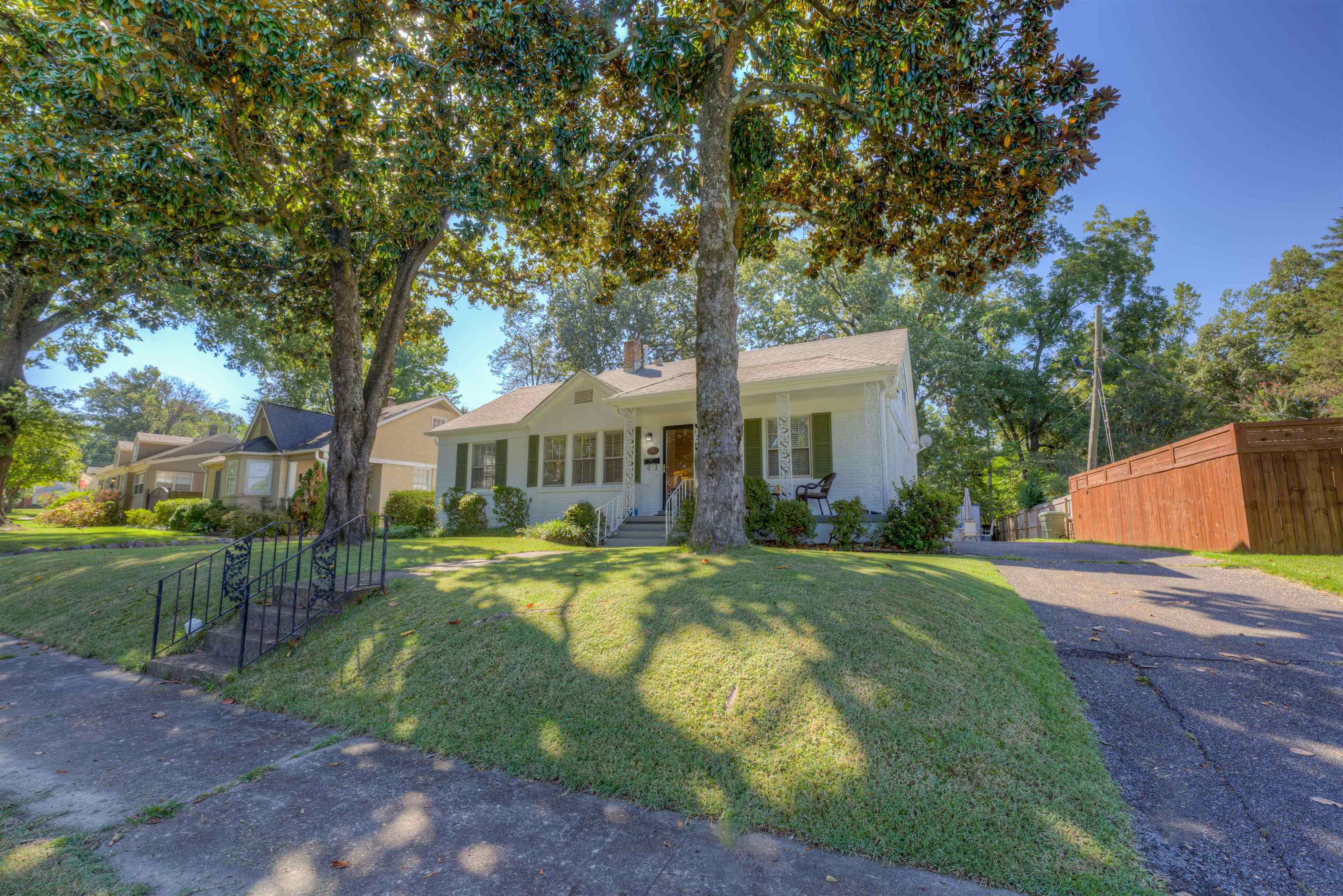 2761 IROQUOIS RD