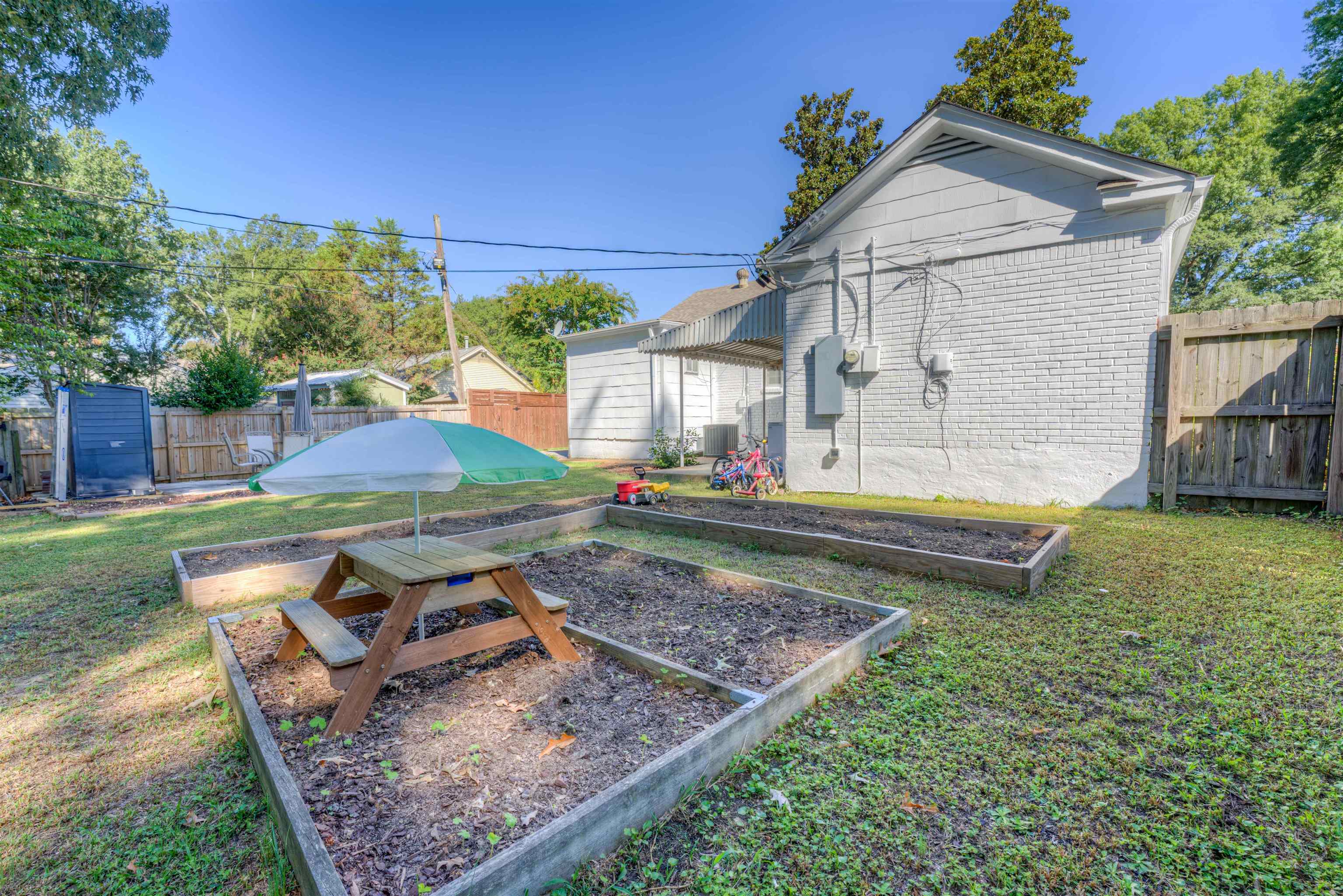 2761 IROQUOIS RD