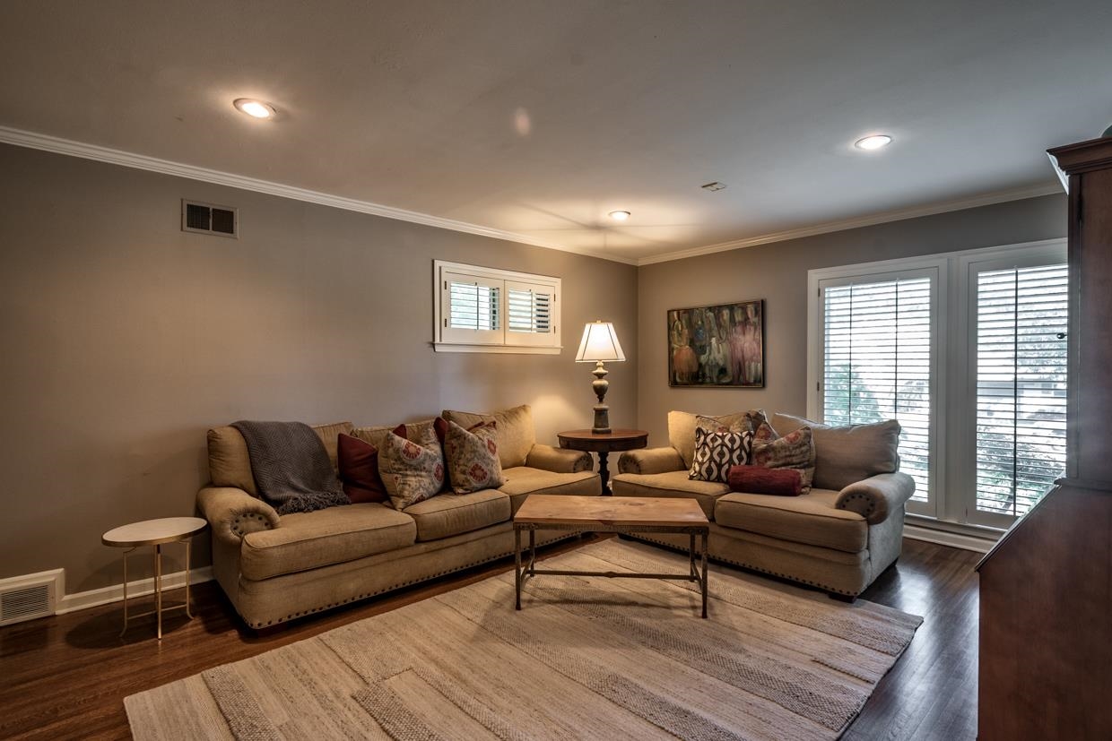 5263 SOUTHWOOD DR