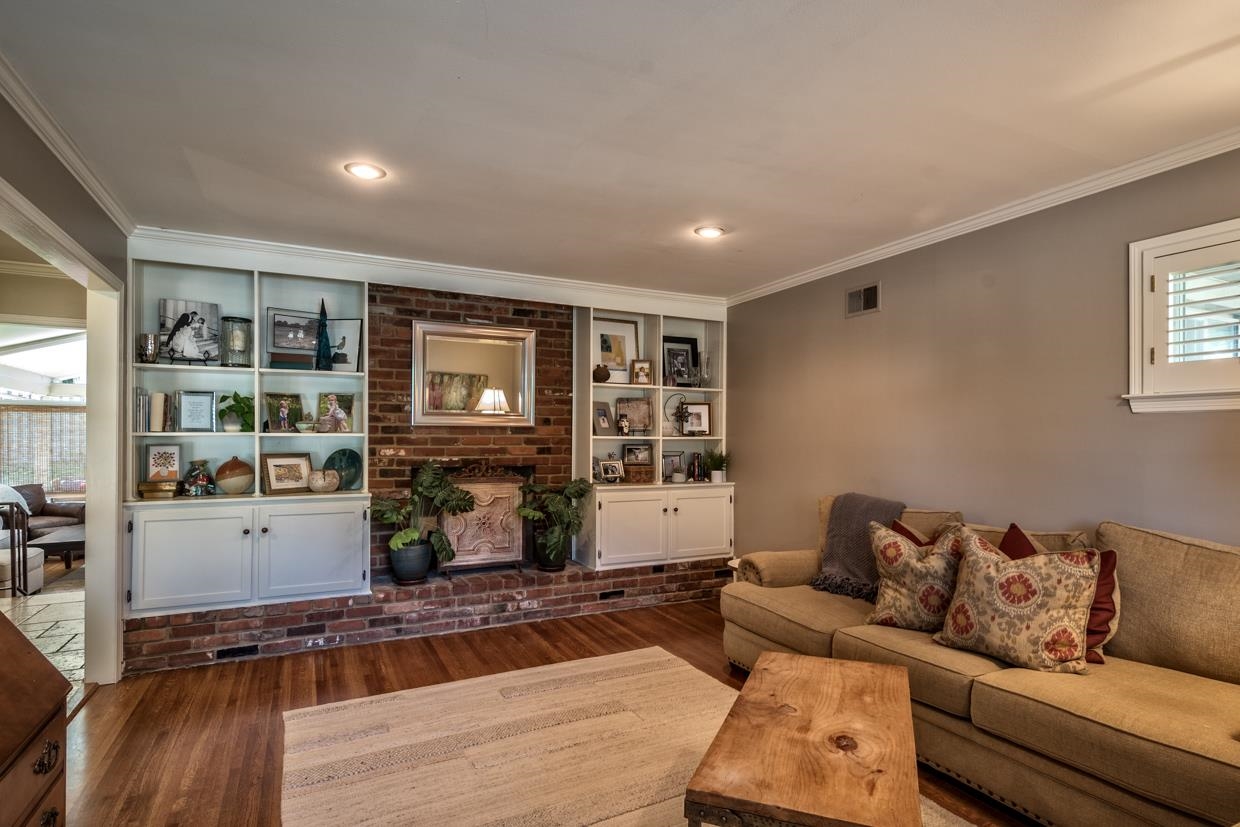 5263 SOUTHWOOD DR