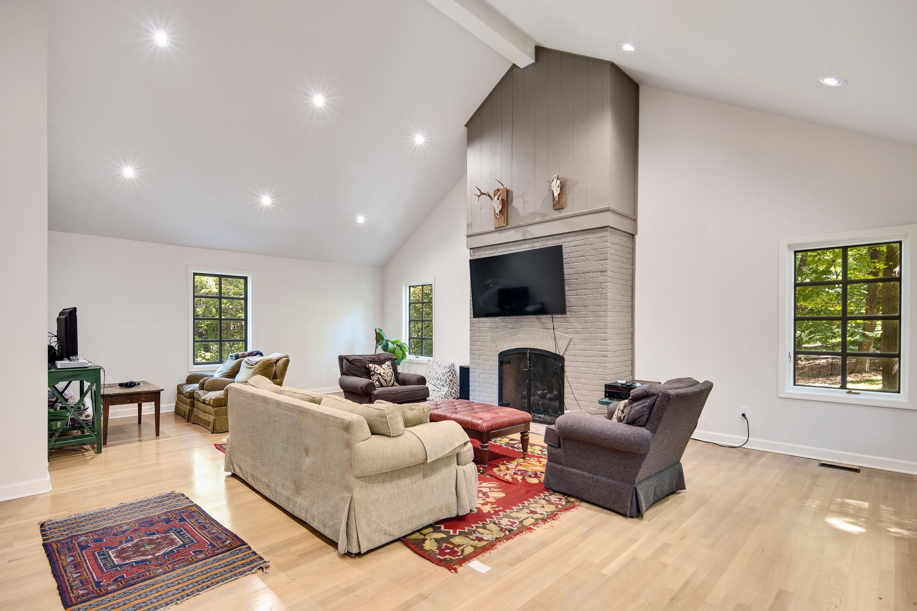 6050 BLAKELY DR