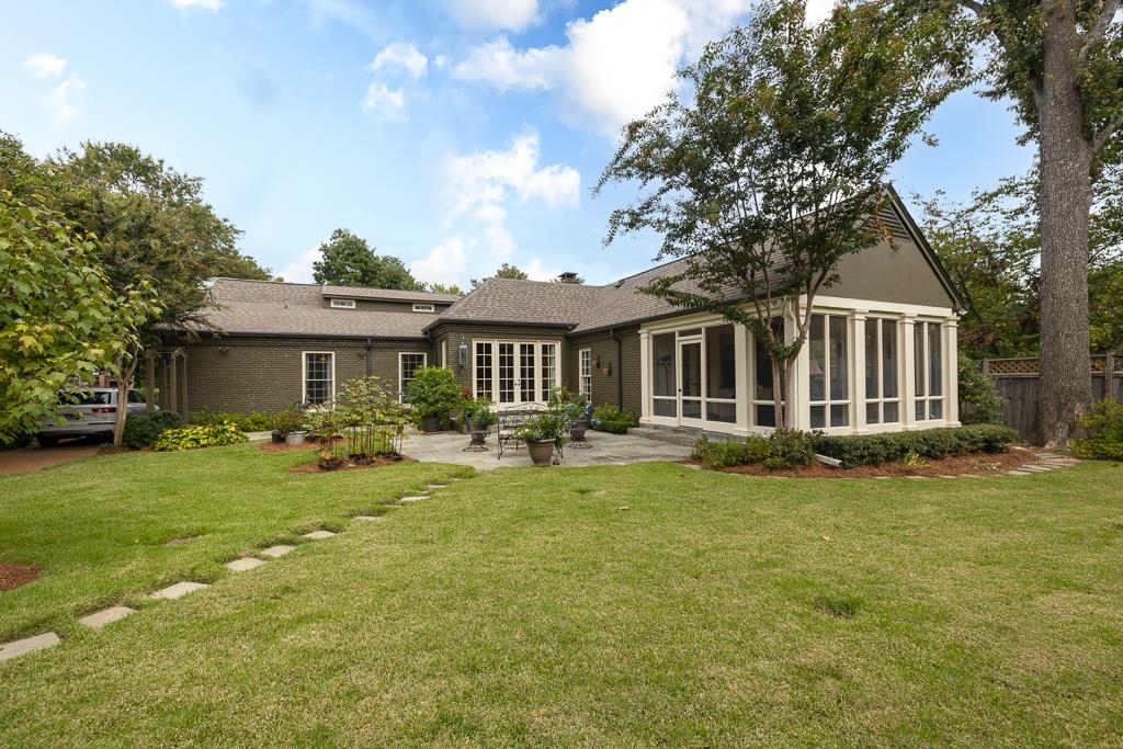 176 E CHICKASAW PKY