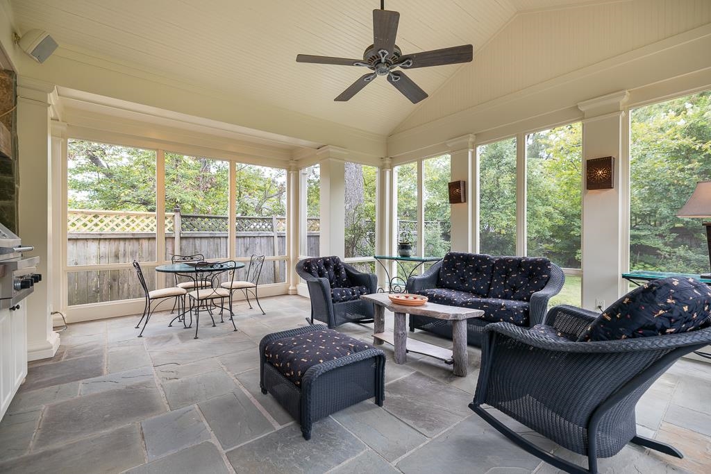 176 E CHICKASAW PKY