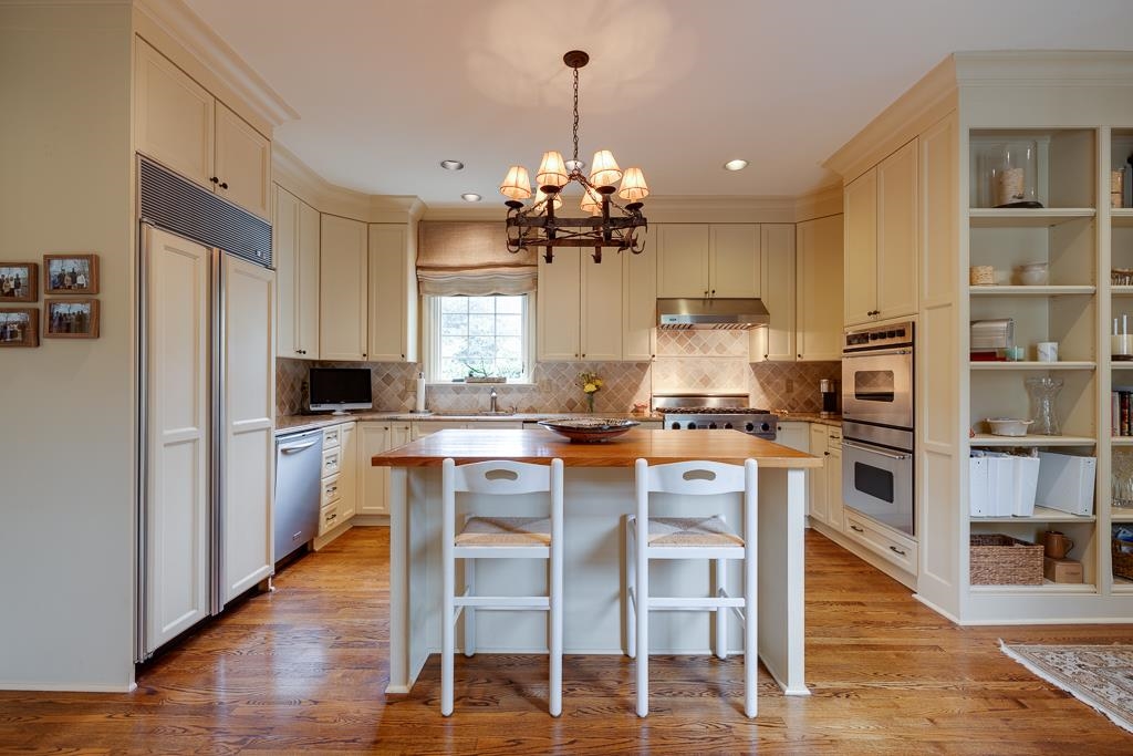 176 E CHICKASAW PKY