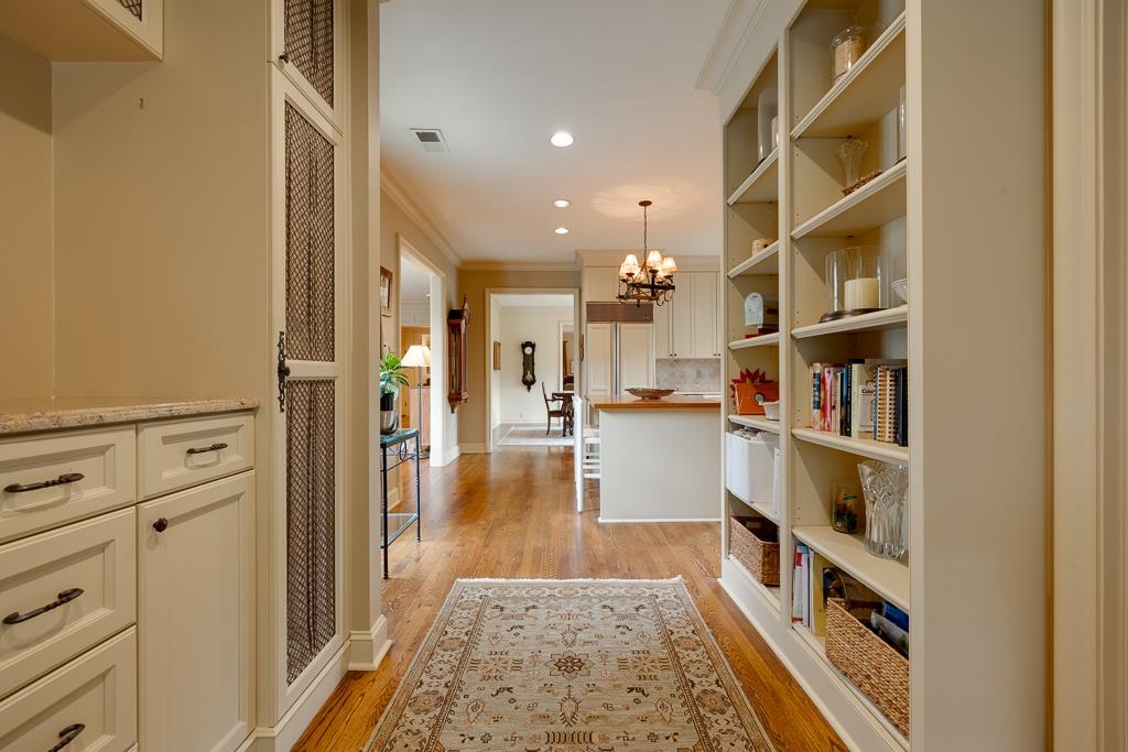 176 E CHICKASAW PKY
