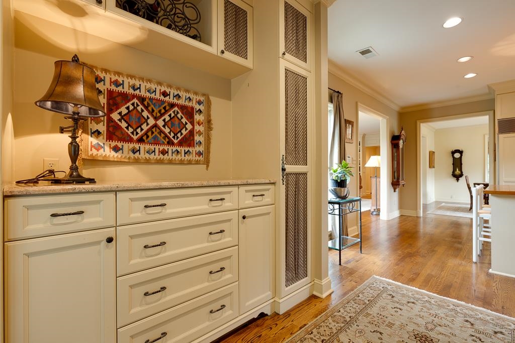 176 E CHICKASAW PKY