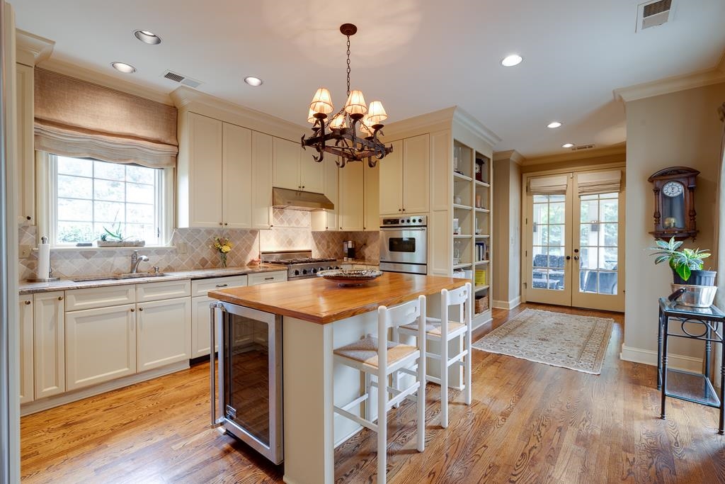 176 E CHICKASAW PKY