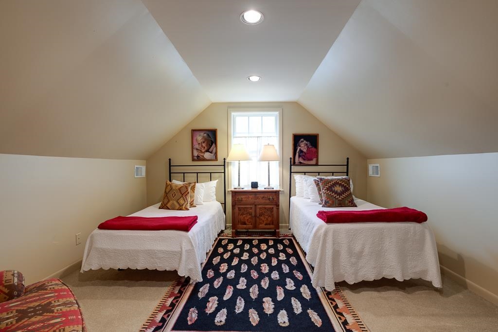 176 E CHICKASAW PKY