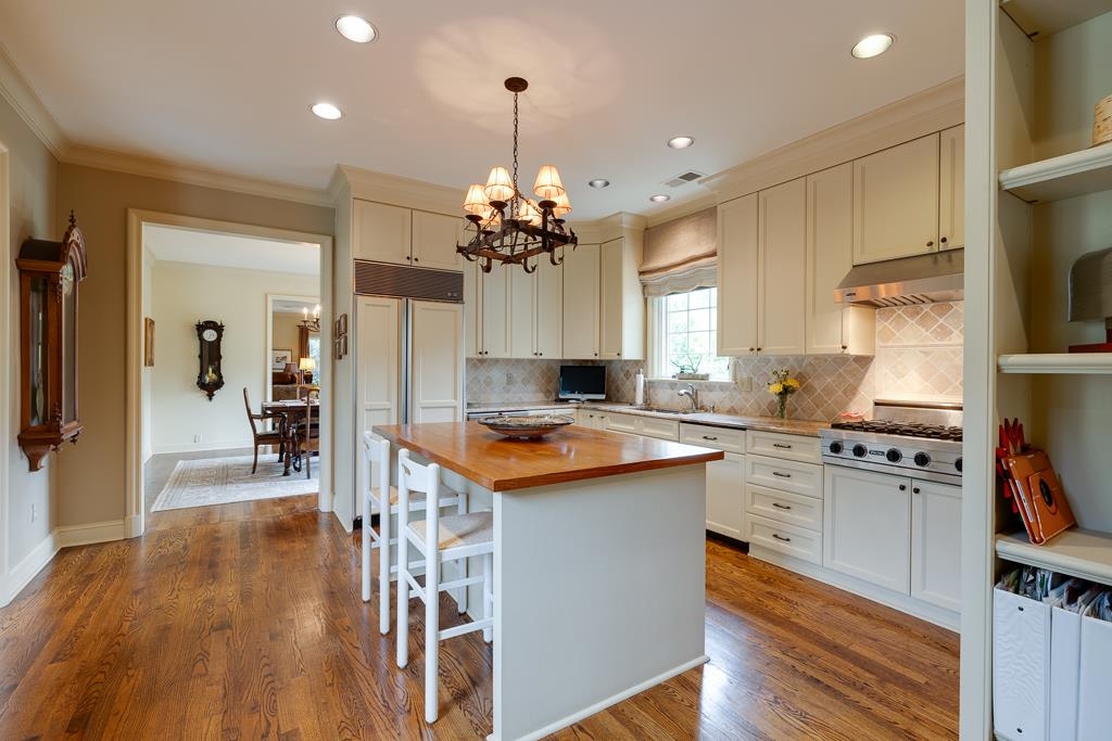 176 E CHICKASAW PKY