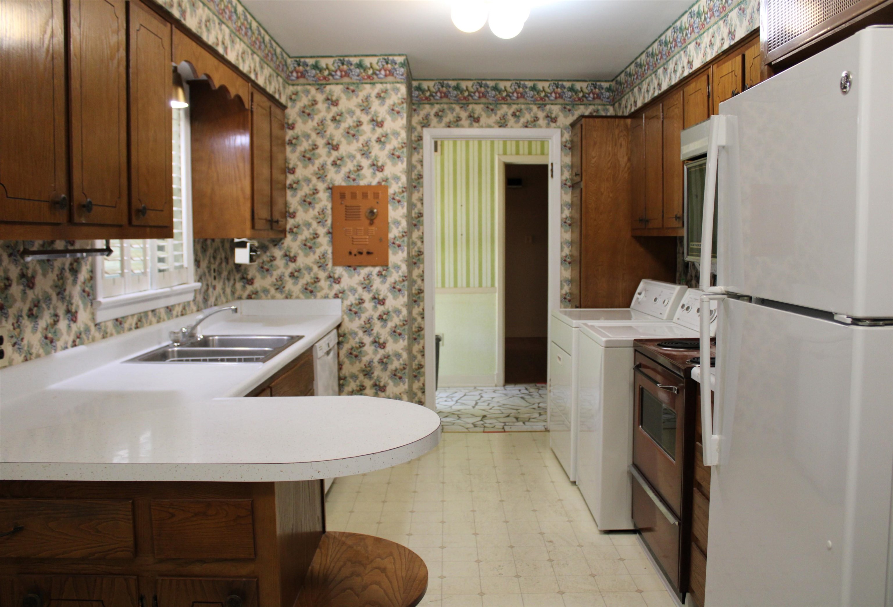 4174 HEDGE HILLS AVE