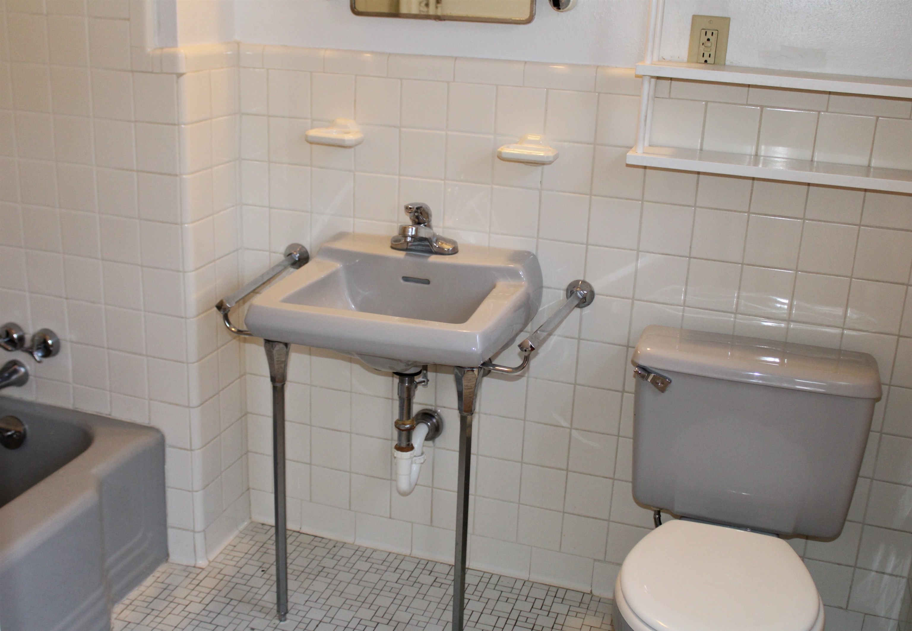 4174 HEDGE HILLS AVE