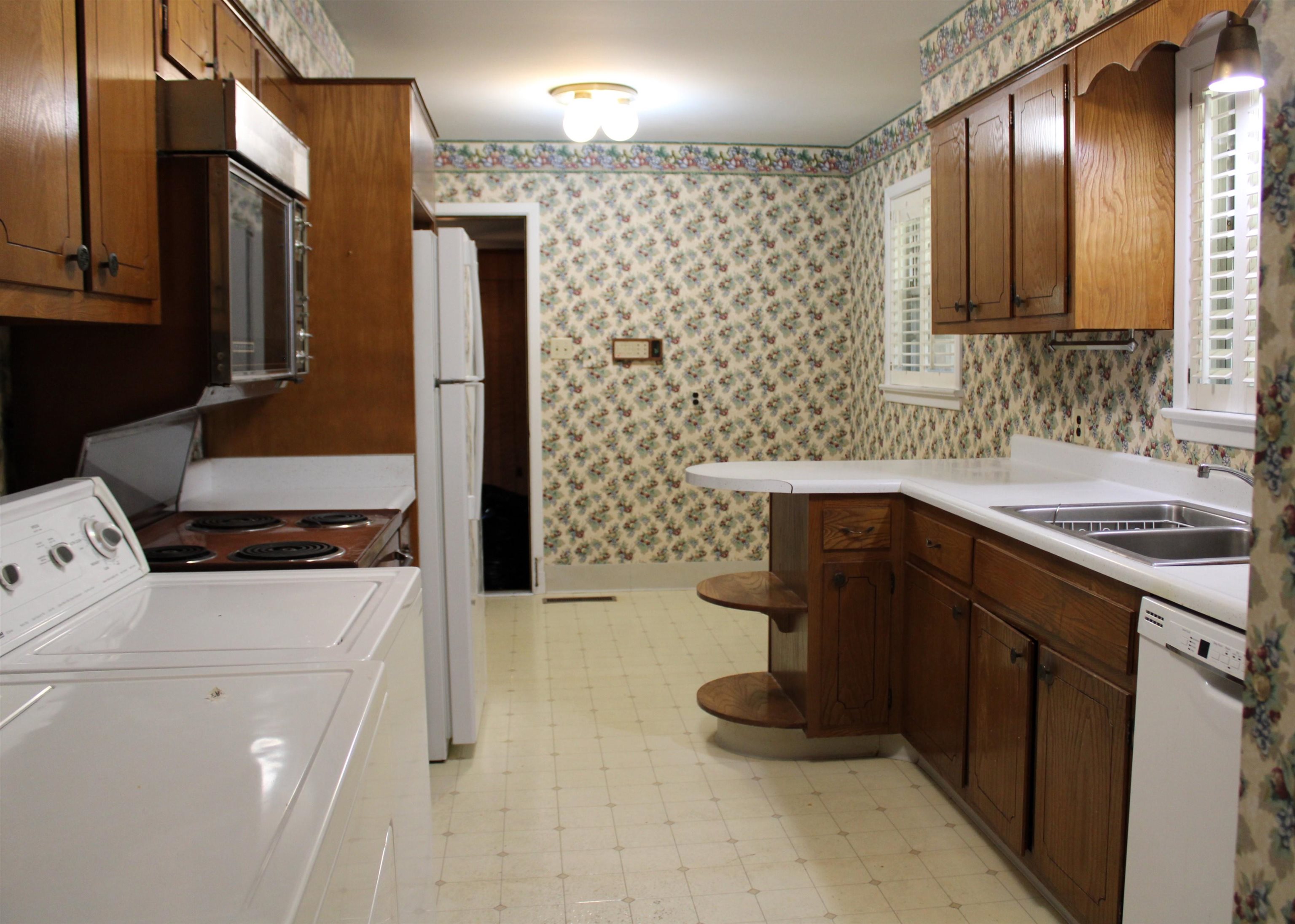 4174 HEDGE HILLS AVE