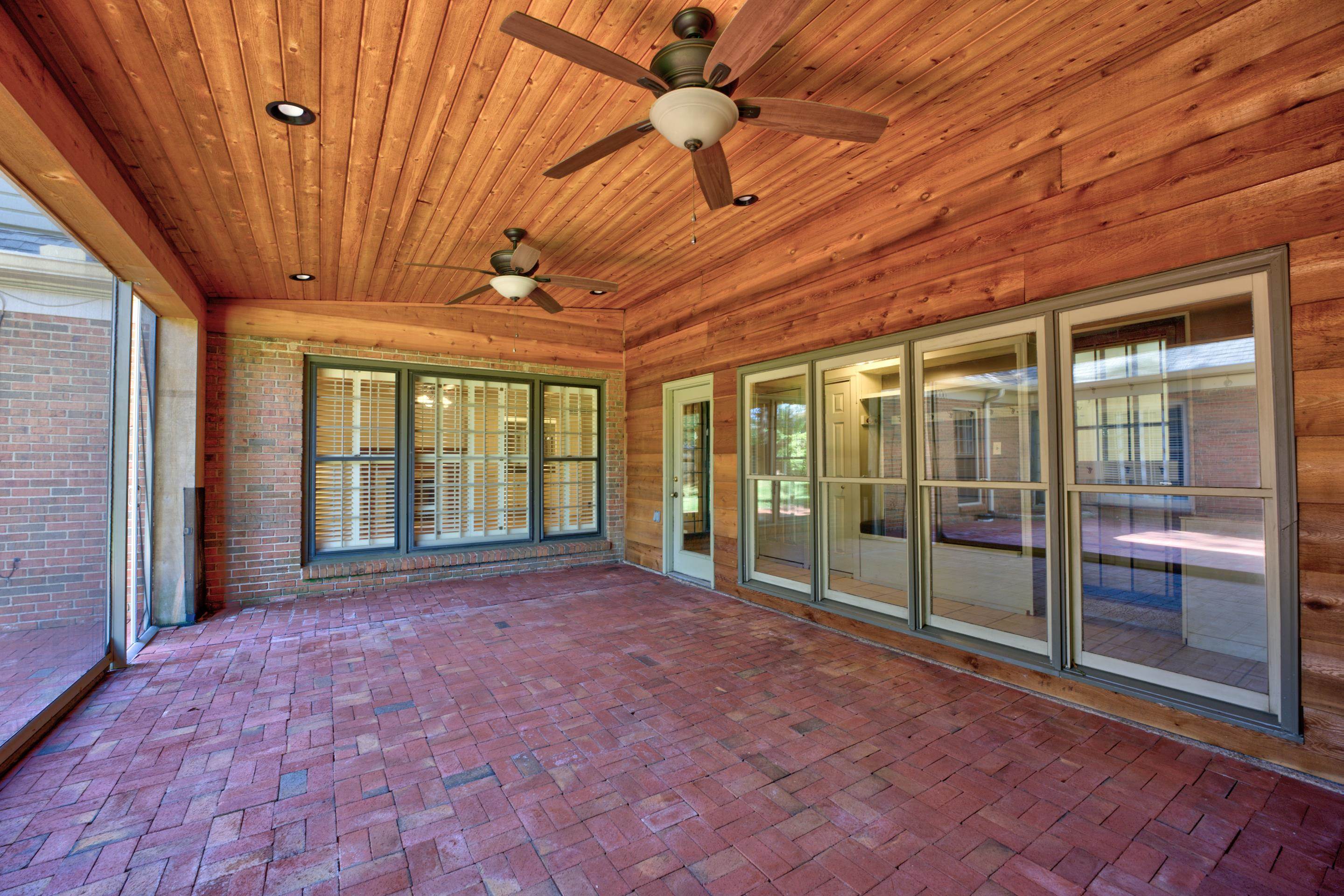 6346 BROOKS MANOR CV