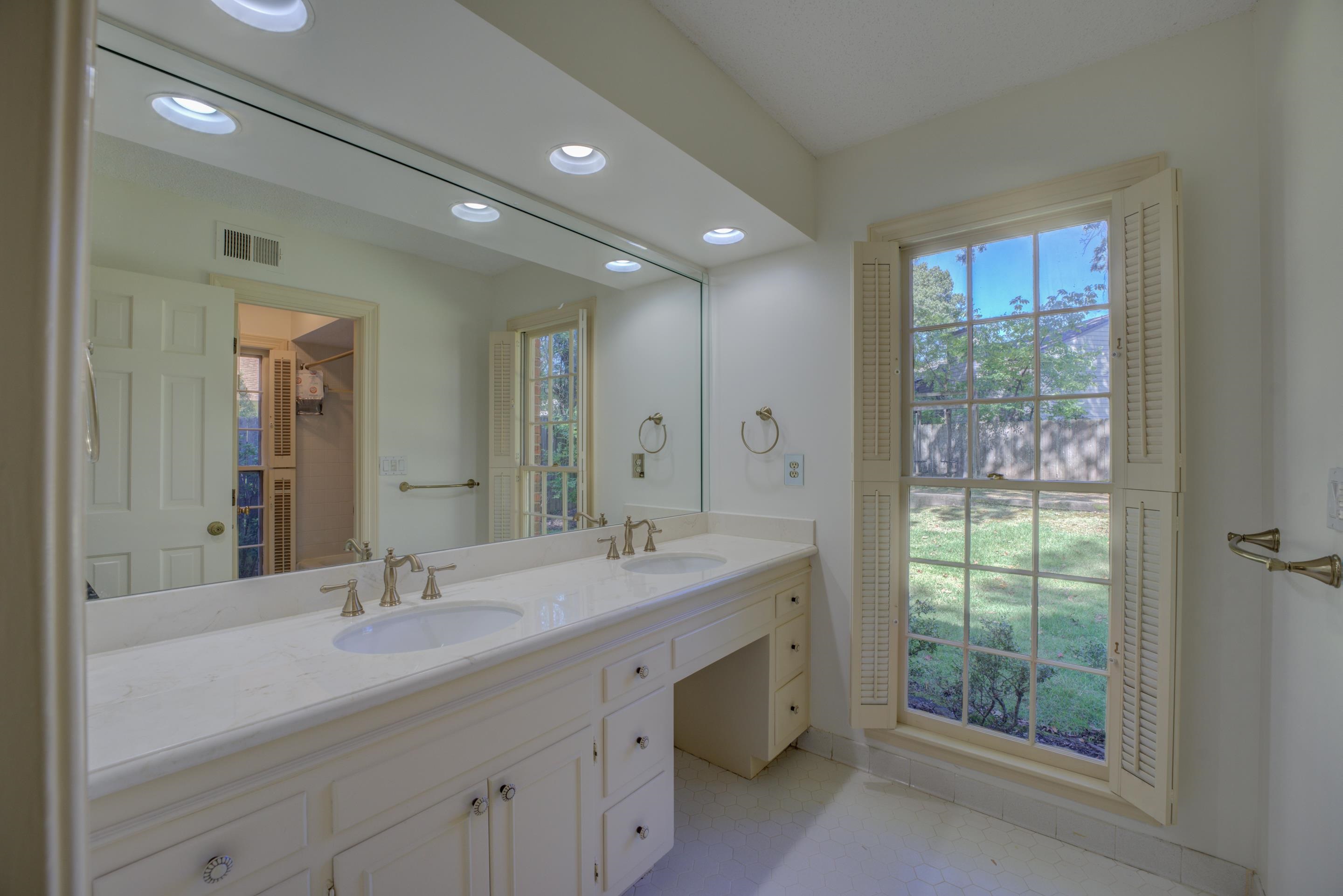 6346 BROOKS MANOR CV