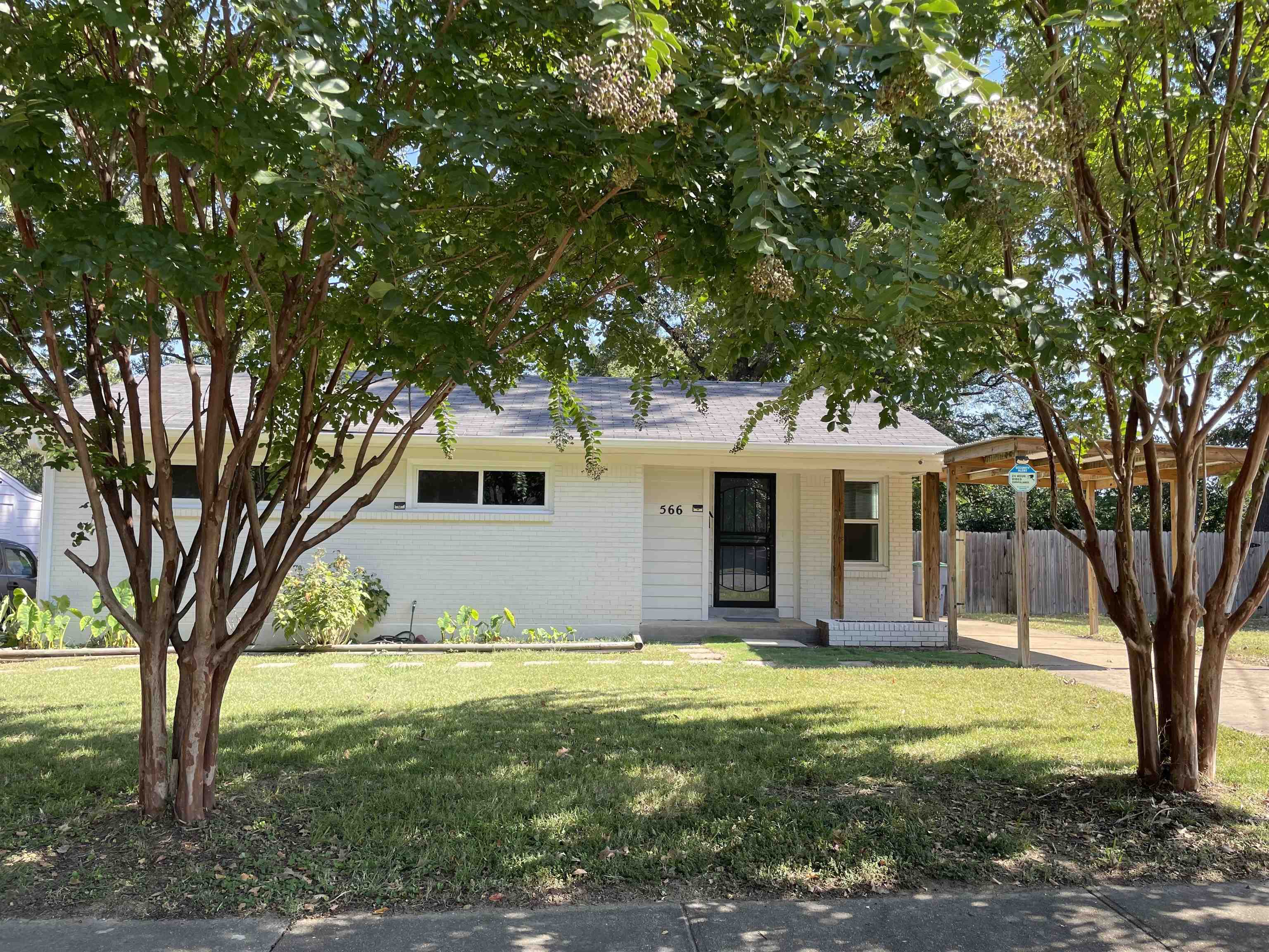 566 SABINE ST