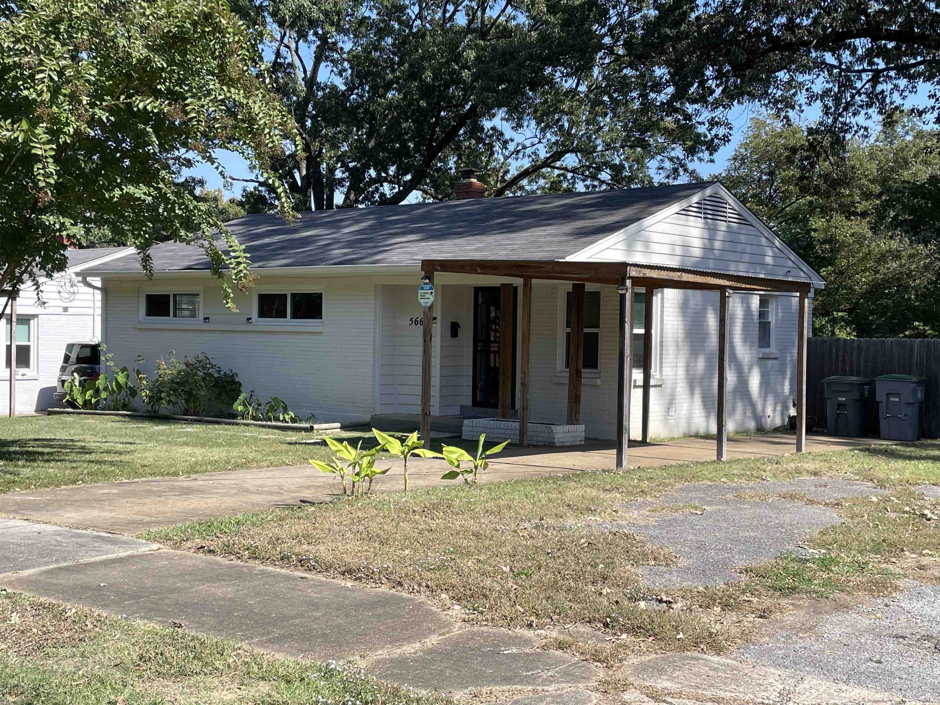 566 SABINE ST