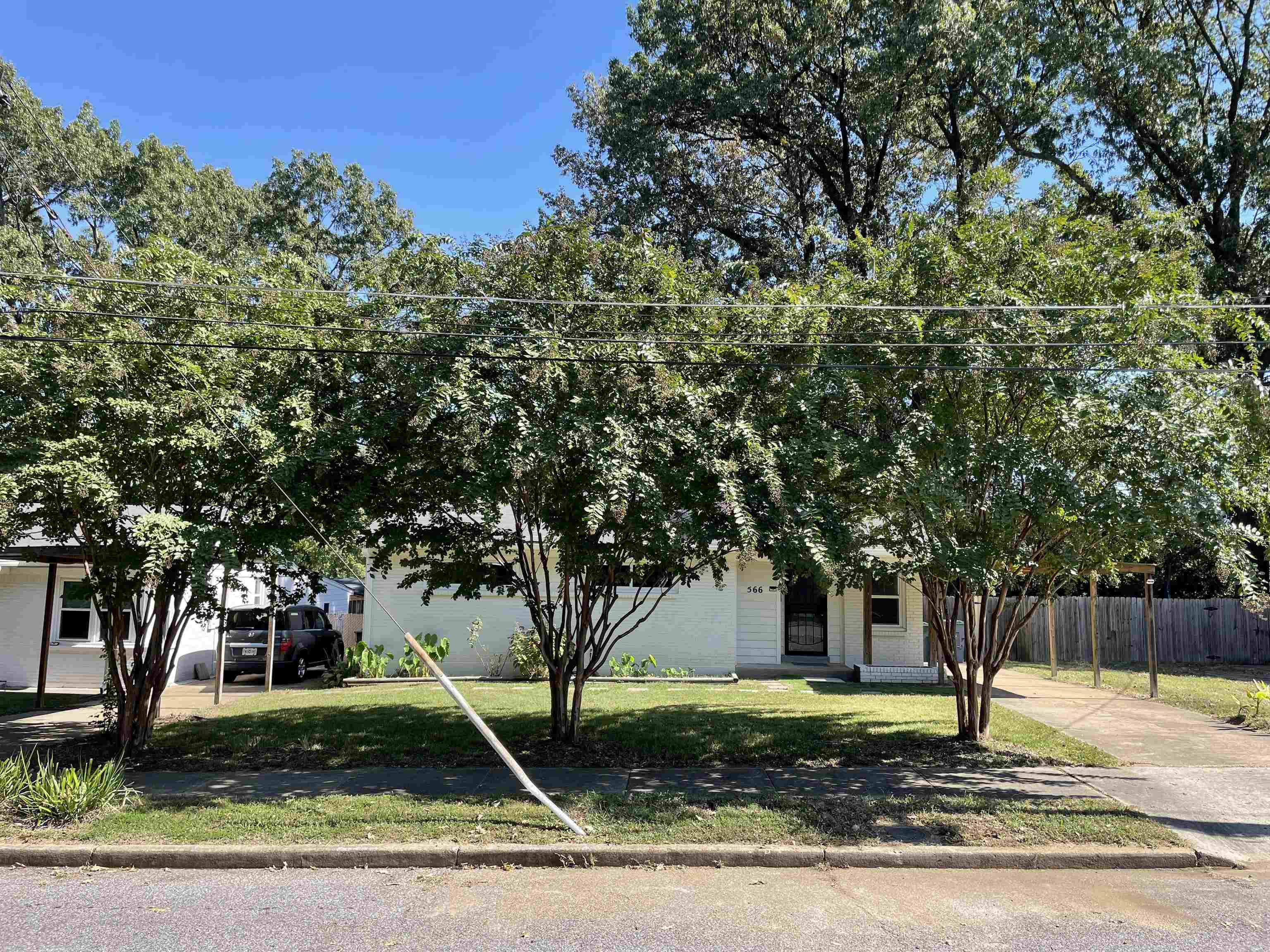 566 SABINE ST