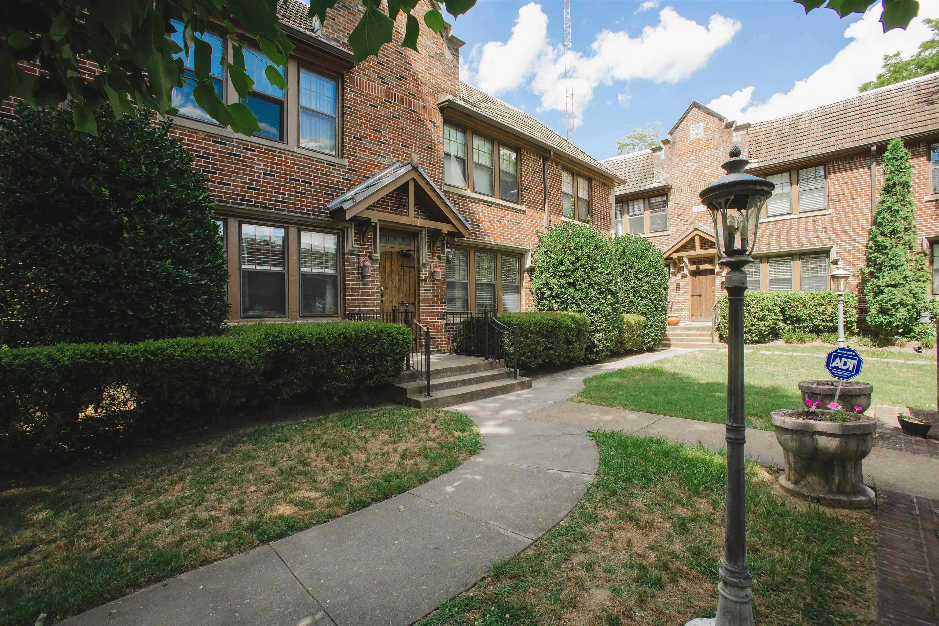 208 S MCLEAN BLVD Unit: 8