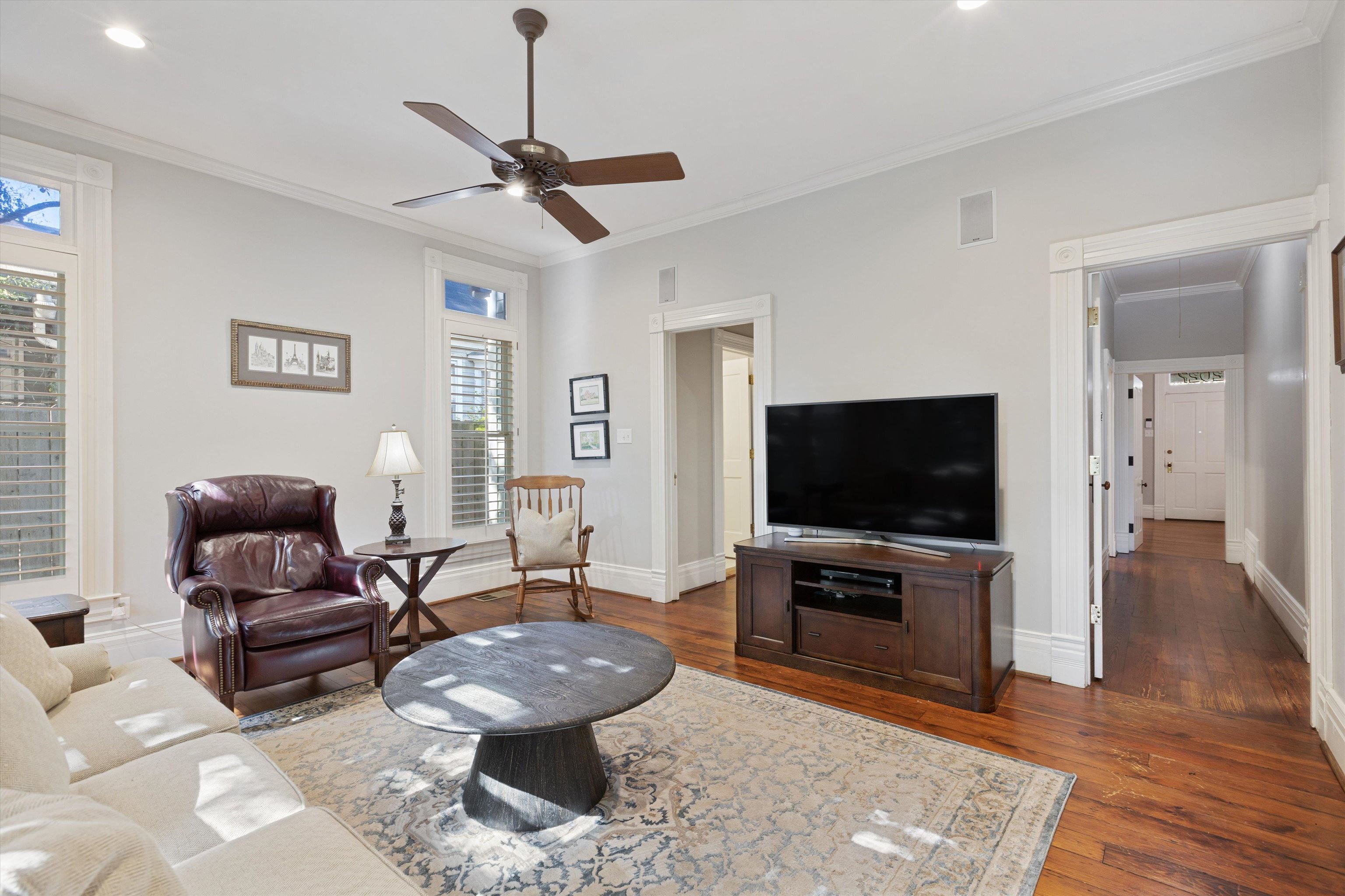 2027 LINDEN AVE