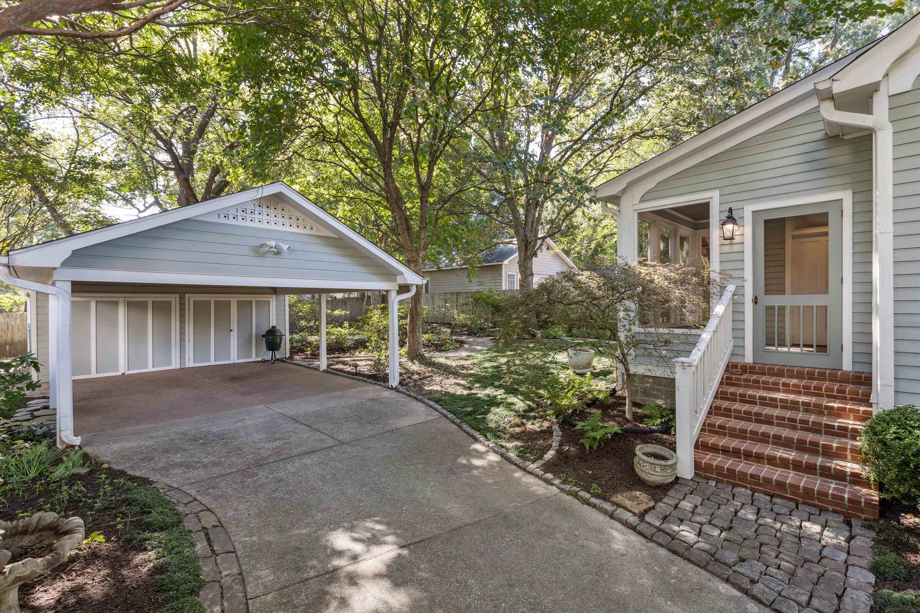 2027 LINDEN AVE