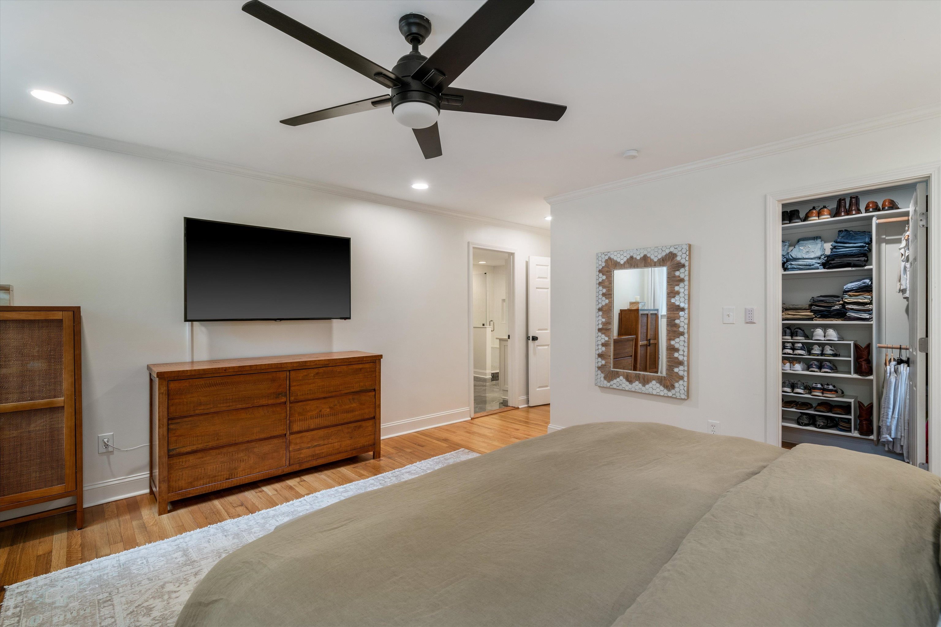 1426 E ROLLING OAKS DR