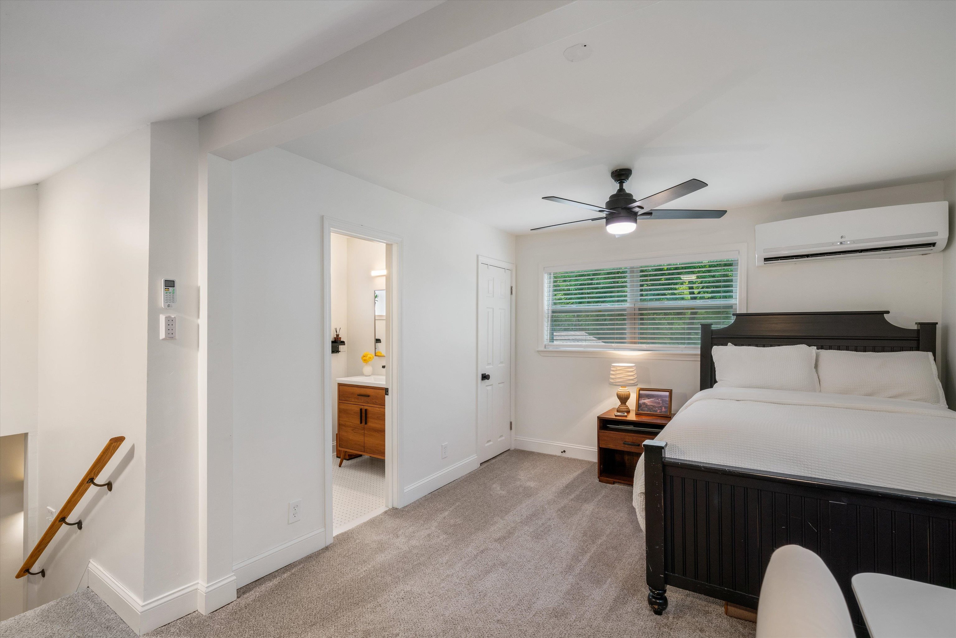 1426 E ROLLING OAKS DR