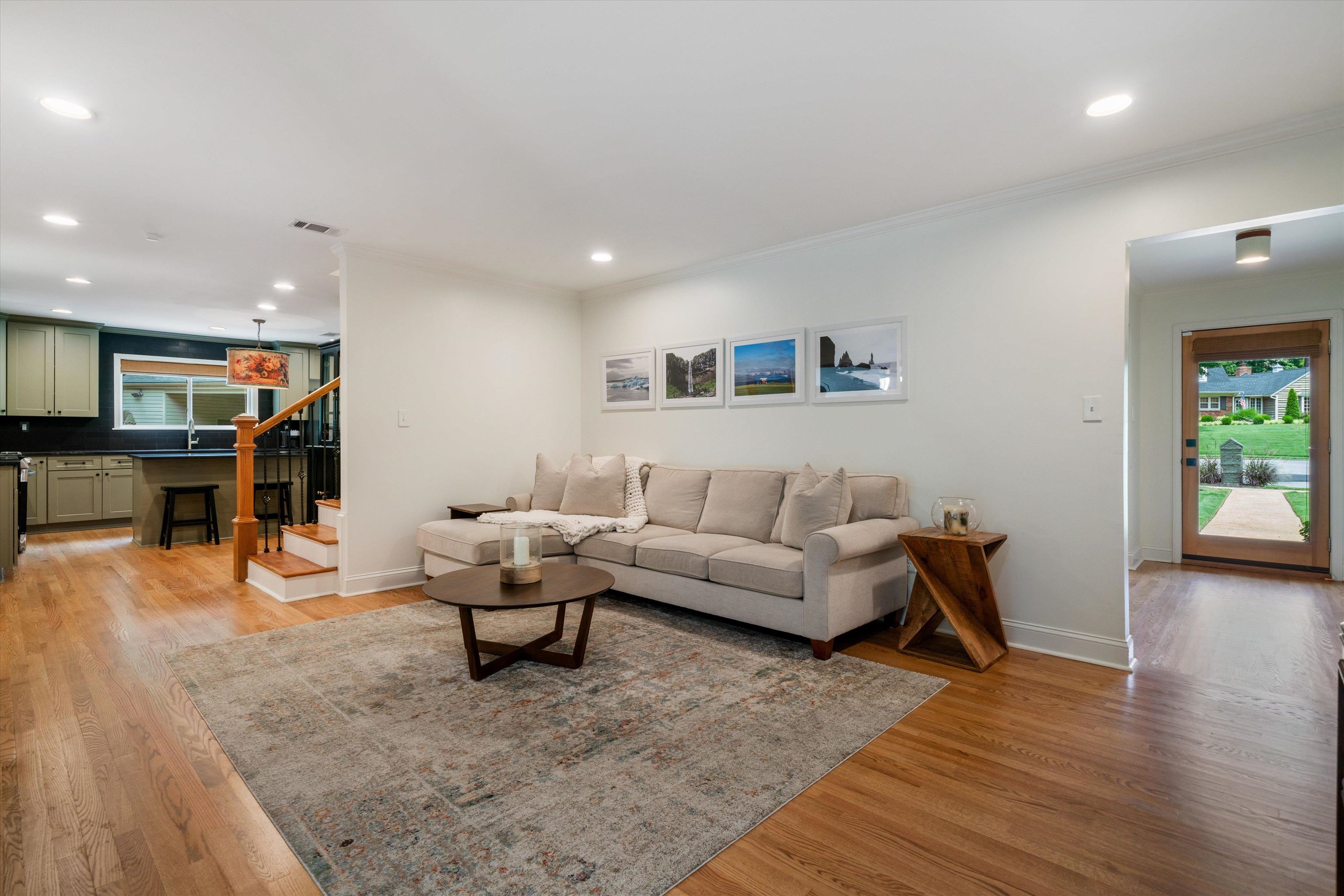 1426 E ROLLING OAKS DR